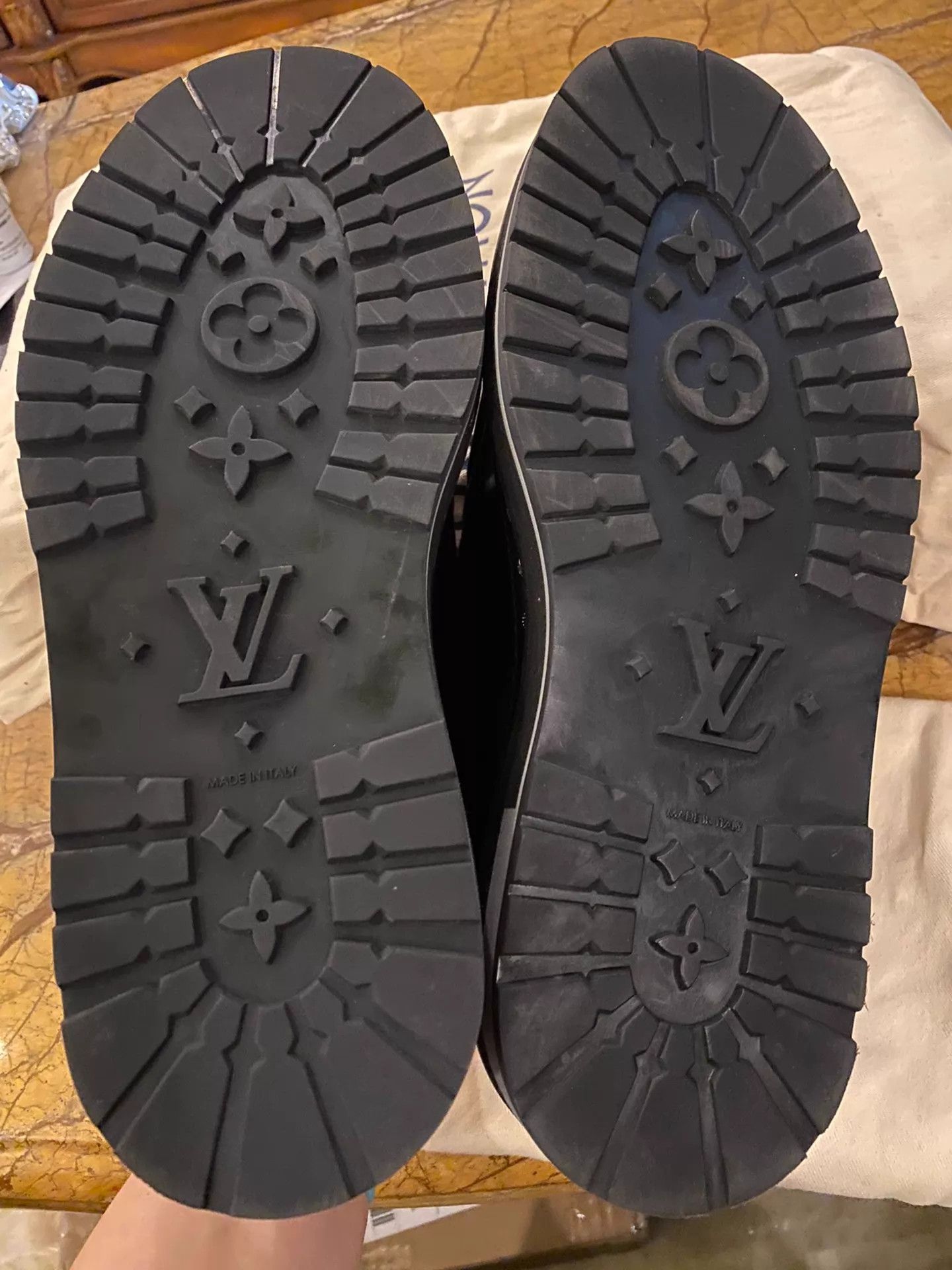 Louis Vuitton Louis Vuitton Platform Rivet Loafer Boat Shoe US8 Size US 8 / EU 41 - 6 Thumbnail