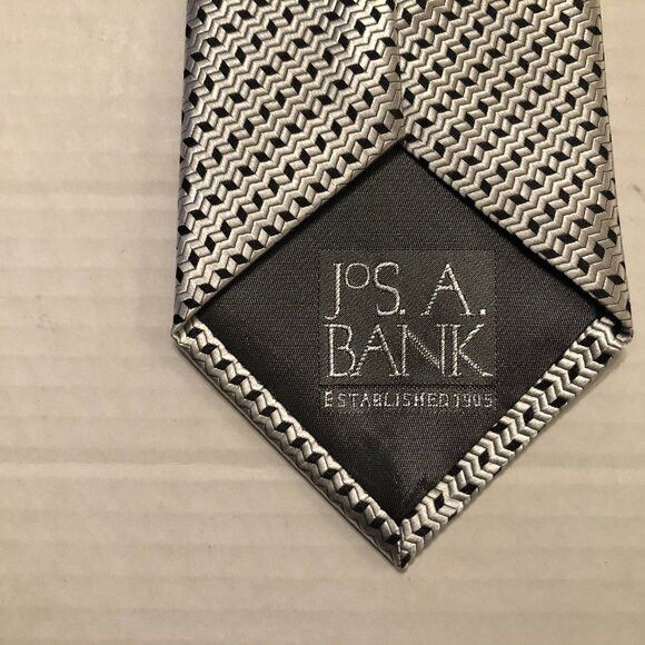 Jos. A. Bank jos.a.bank men's new silver 100%silk tie 3 3/4" X 59" Size ONE SIZE - 4 Thumbnail