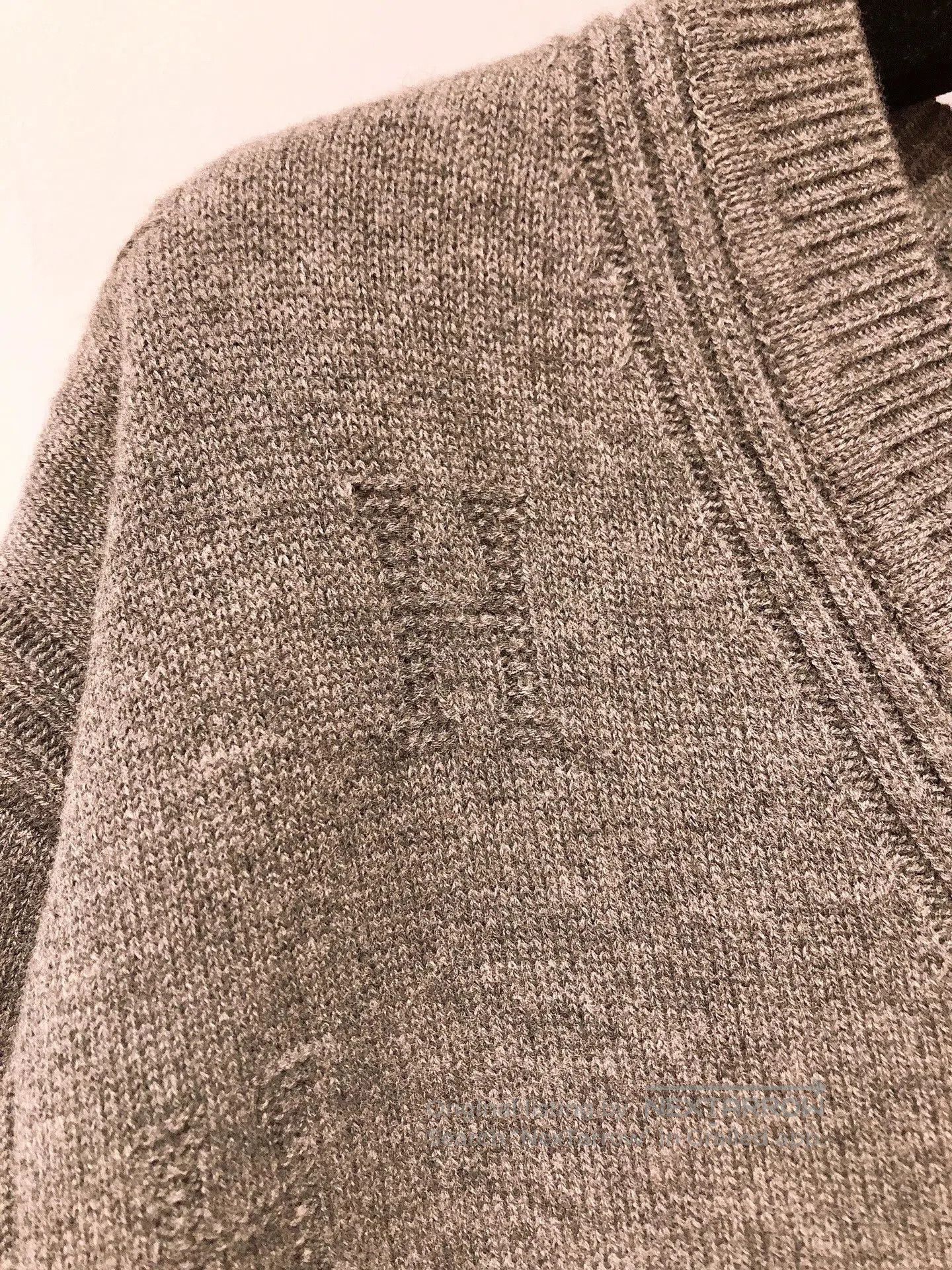 Hermes Hermes Gray V-Neck H Print Wool Sweater. Size US S / EU 44-46 / 1 - 3 Thumbnail