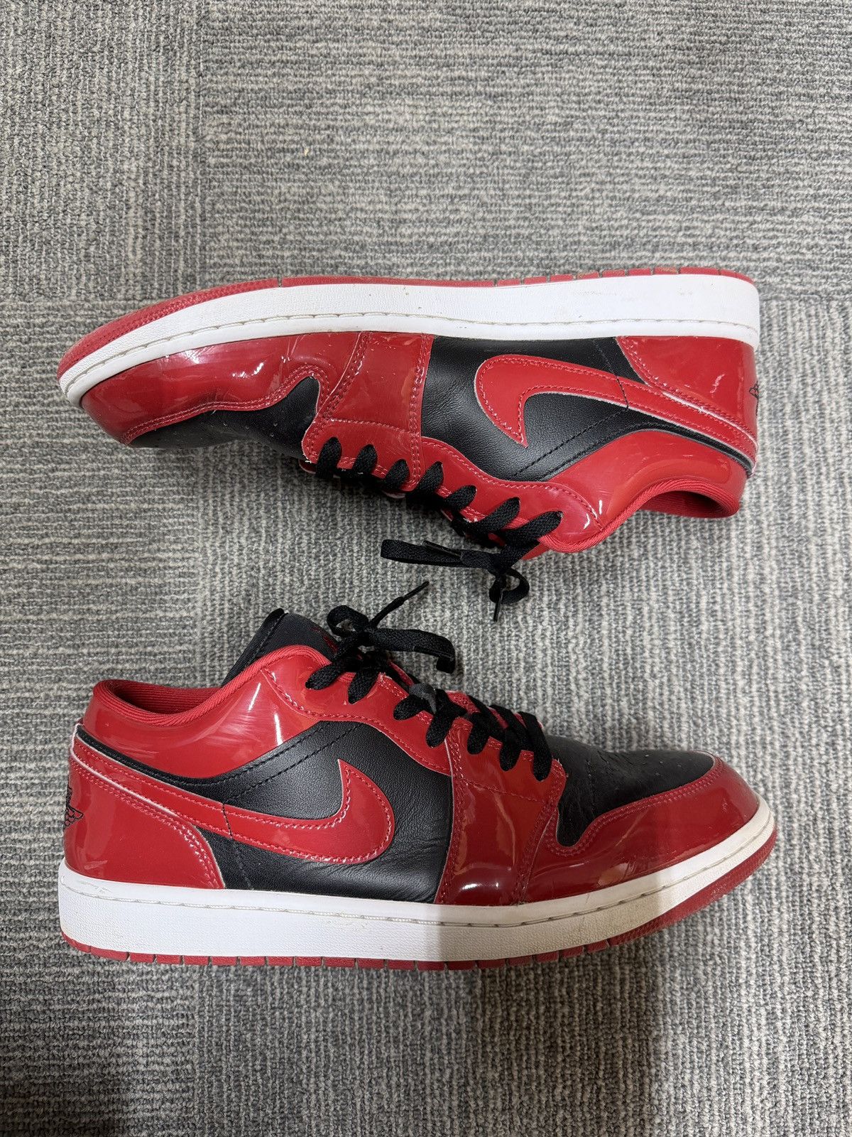 Jordan Brand Jordan 1 Low SE Patent Varsity Red Size US 12 / EU 45 - 2 Thumbnail