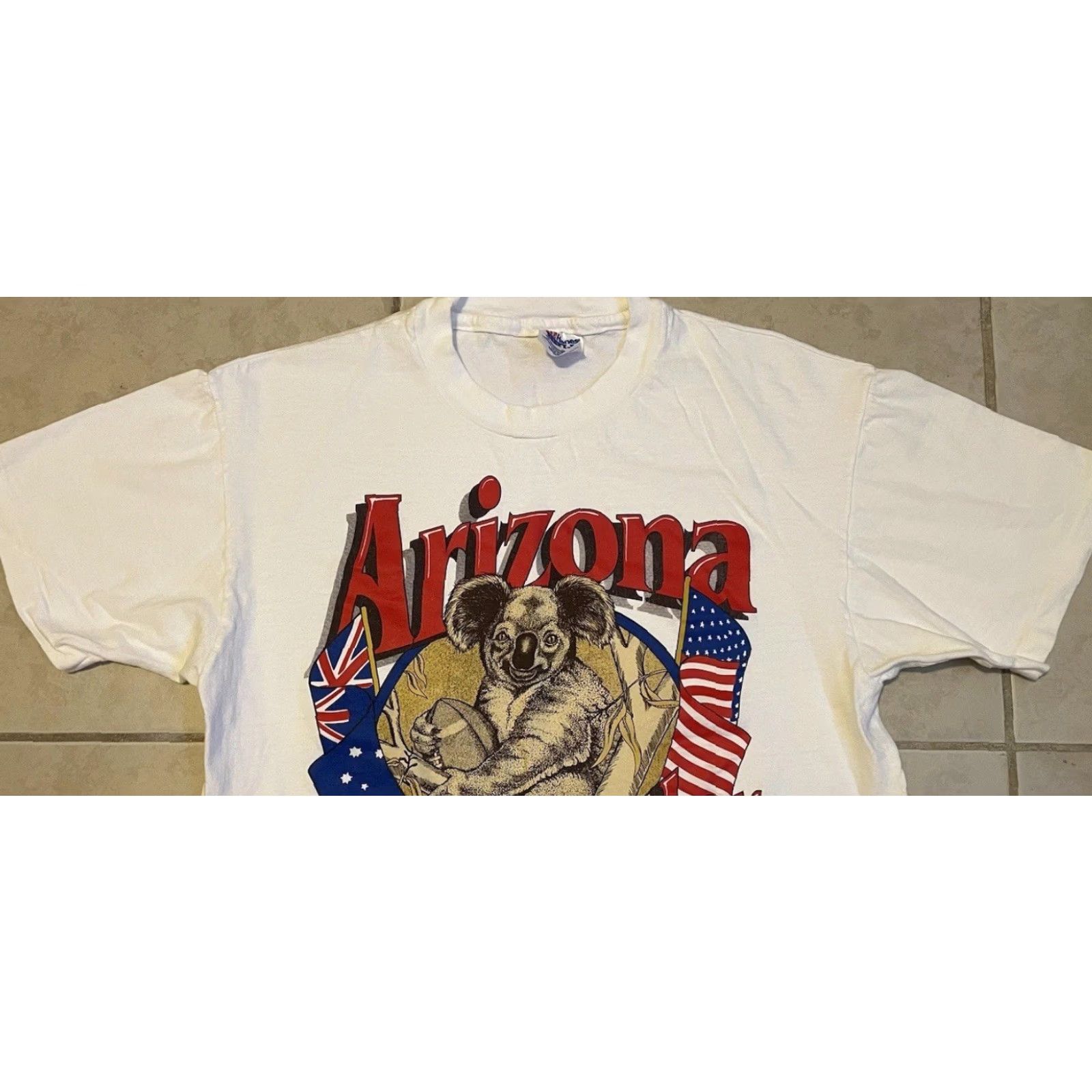 Vintage VINTAGE 90s Arizona Koala Football Shirt M White Mens T-Shirt Grunge Animal USA 80s Retro Sports College Football Size US M / EU 48-50 / 2 - 5 Thumbnail
