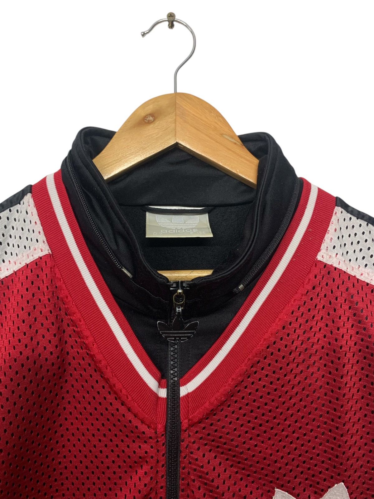 Adidas 90's Adidas Big Logo Streetwear Style Zipper Down Jacket Size US L / EU 52-54 / 3 - 7 Thumbnail