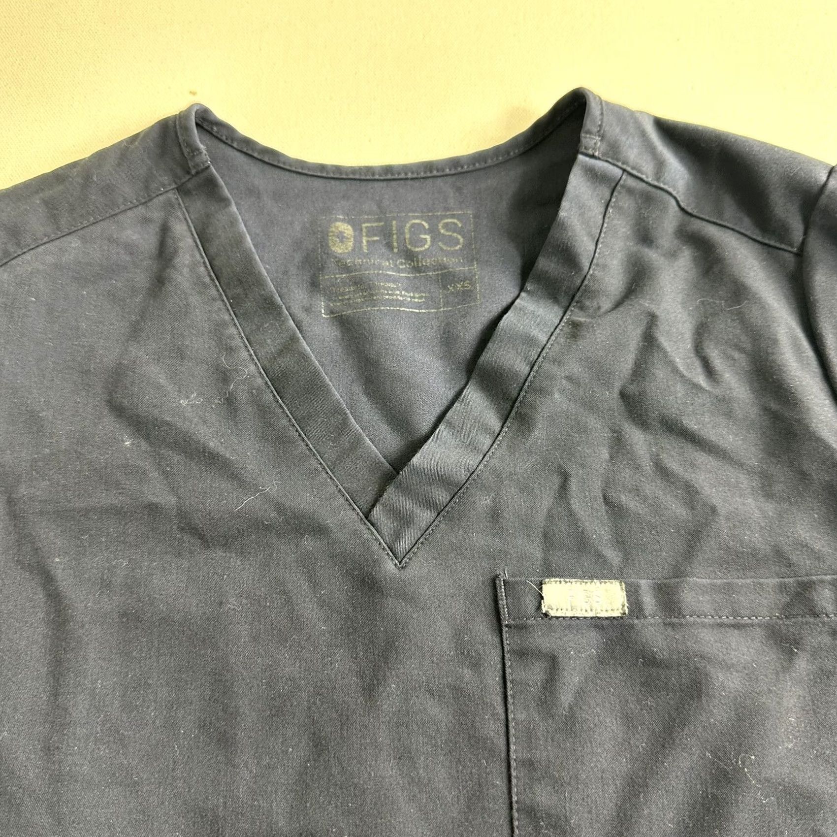 Vintage FIGS Scrub Top Shirt Women’s XXS V Neck Blue Technical Collection Blue Size XXS / US 00 / IT 34 - 5 Thumbnail
