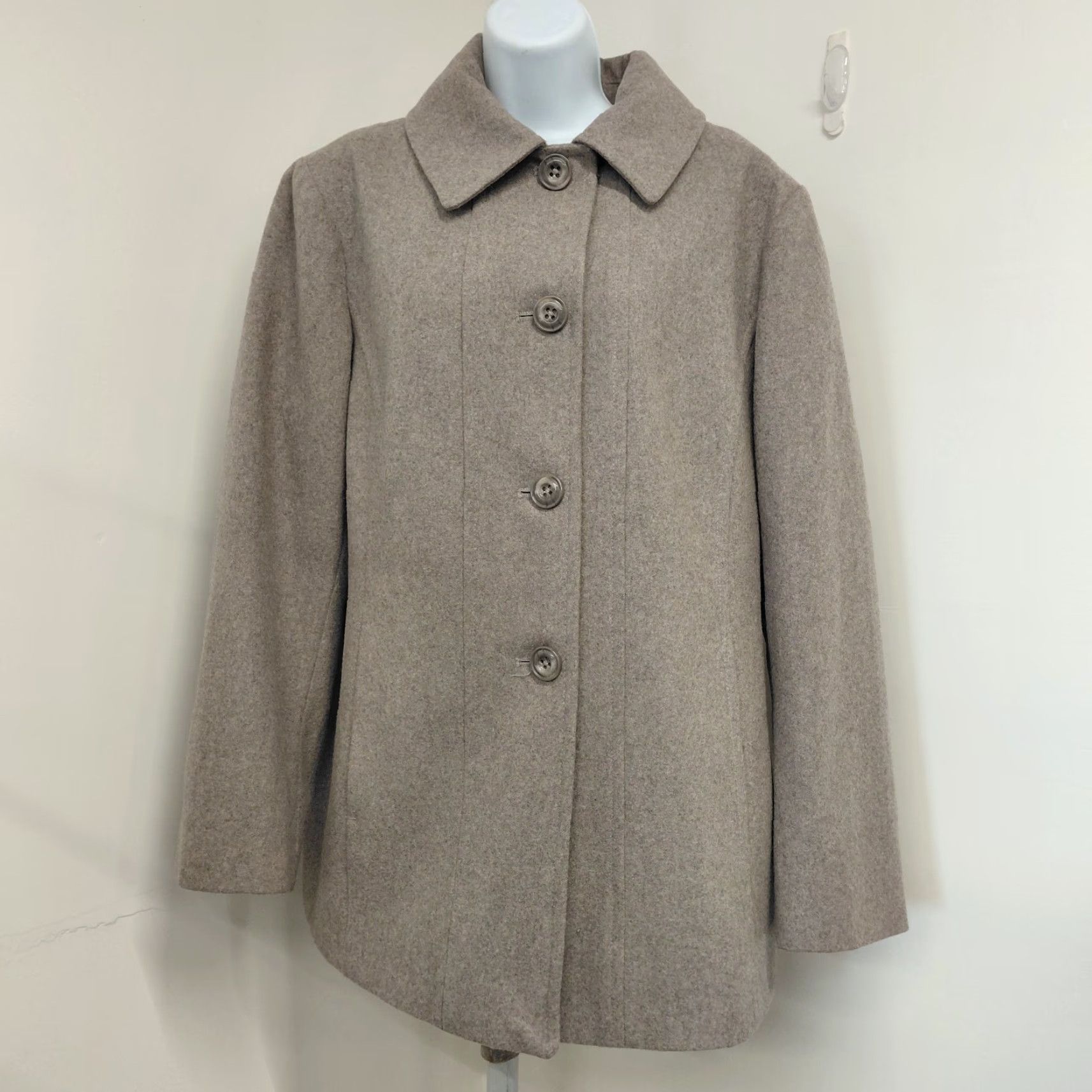 London Fog **London Fog Tower Women's XXL Wool Blend Button Pocket Coat Taupe** User: London Fog Tower Women's XXL Wool Blend Button Pocket Coat Taupe Size XXL / US 16-18 / IT 52-54 - 2 Thumbnail