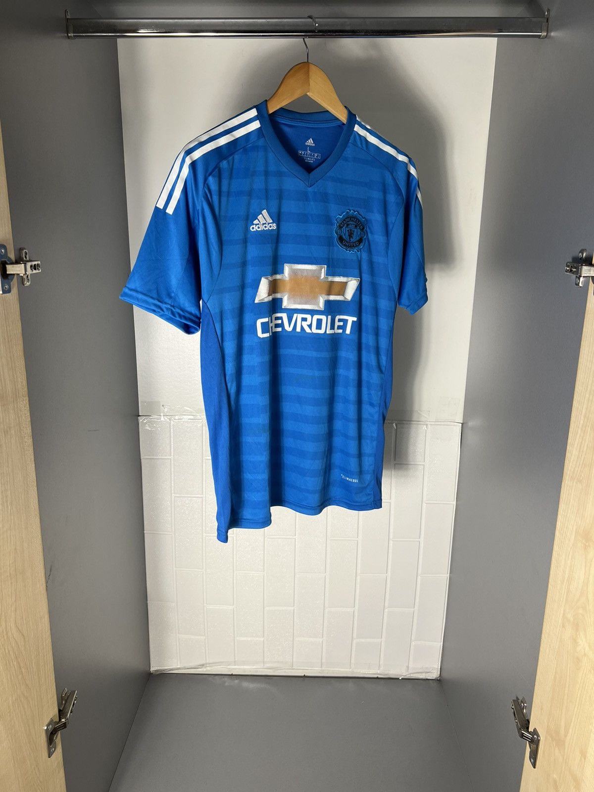 Vintage ADIDAS FC MANCHESTER UNITED ENGLAND SOCCER JERSEY RETRO Y2K Size US L / EU 52-54 / 3 - 6 Thumbnail