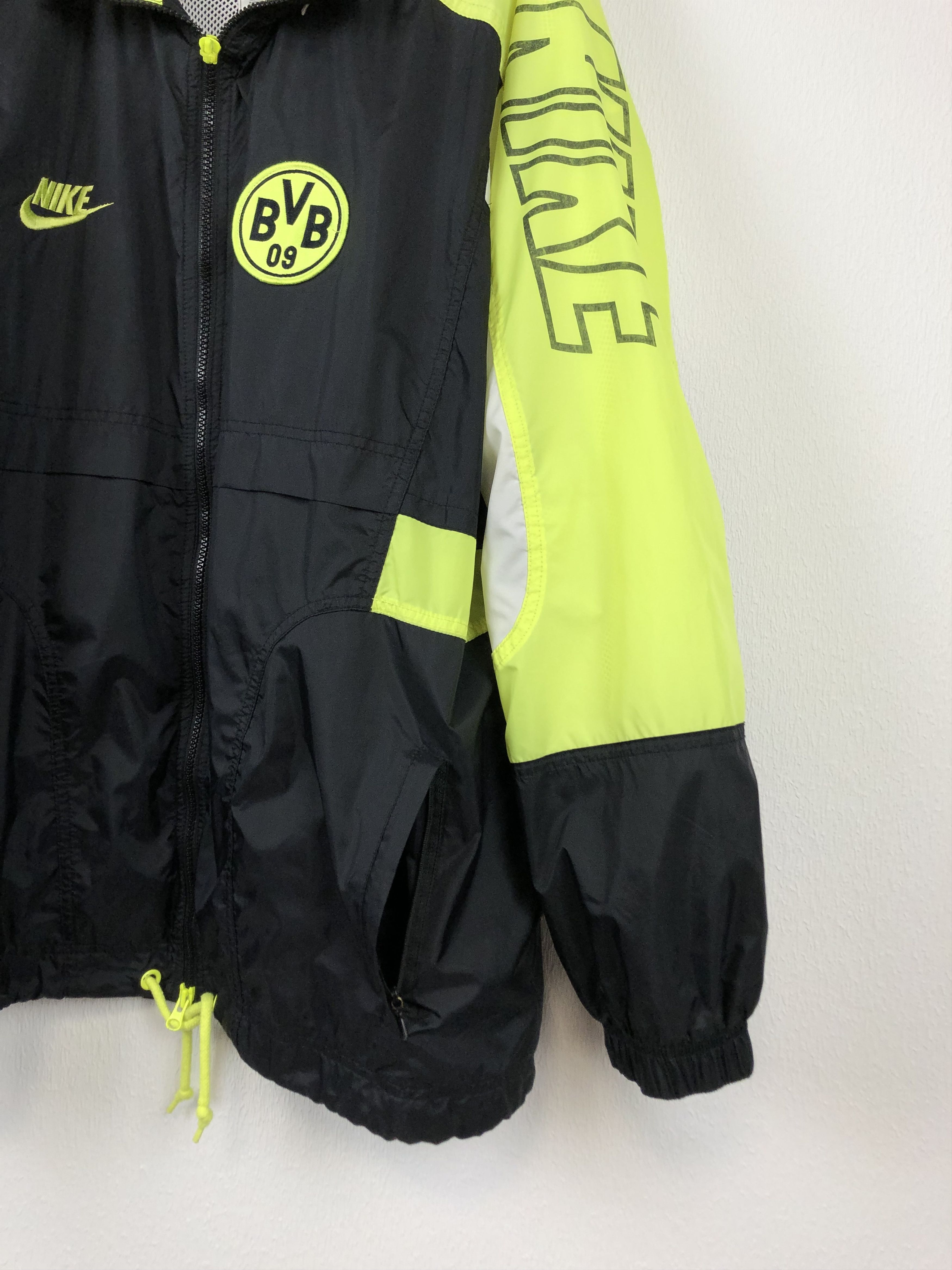 Nike Vintage Borussia Dortmund Football Jacket Soccer Windbreaker Size US L / EU 52-54 / 3 - 11 Thumbnail