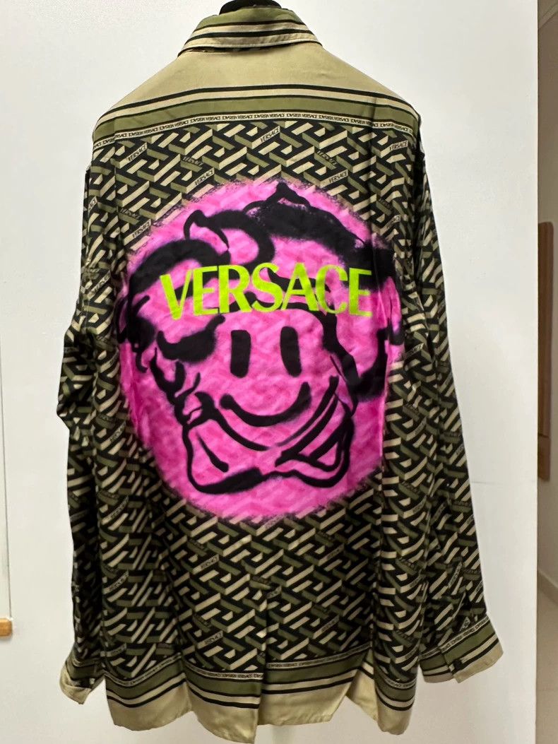 Versace Versace Mulberry silk smiling face Medusa Size US M / EU 48-50 / 2 - 2 Thumbnail