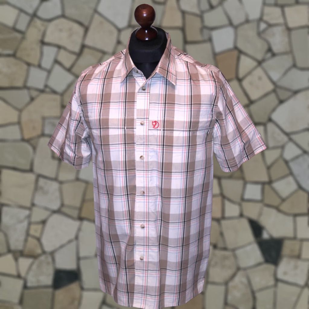 Vintage Fjällräven Mens Short Sleeves Shirt M Multicoloured Button-Up Active Wear Shirt Mens Size M Size US M / EU 48-50 / 2 - 1 Thumbnail