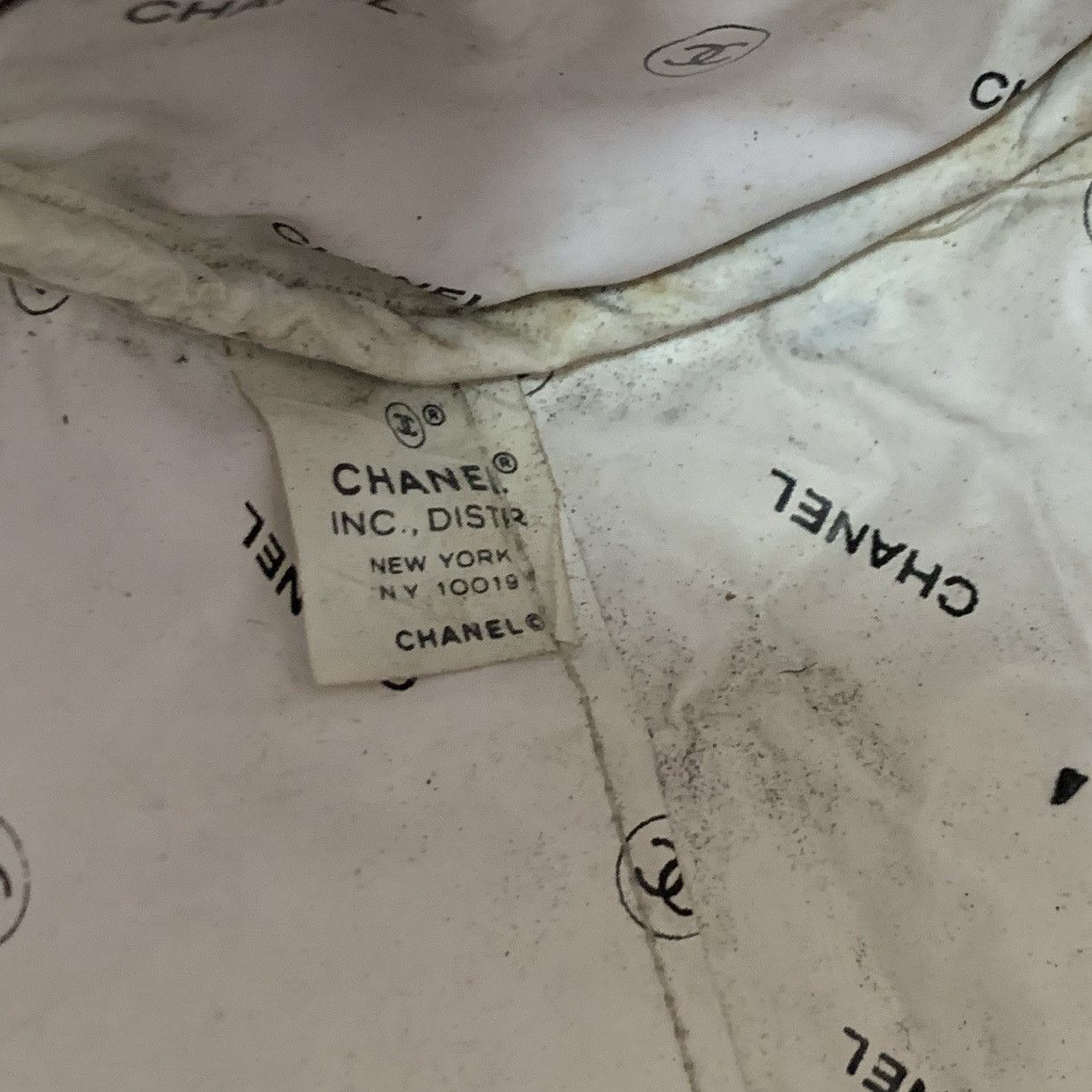 Vintage Chanel Vintage Clutch Makeup Bag Size ONE SIZE - 9 Thumbnail