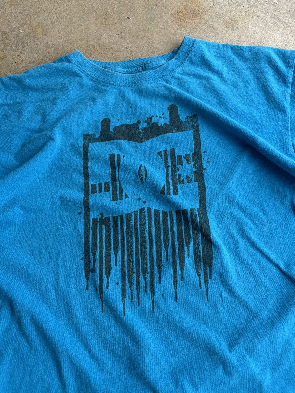 DC × Vintage Crazy Dc Shoes Early 2000s Boxy Fit Neon Blue Tee Size US L / EU 52-54 / 3 - 3 Thumbnail