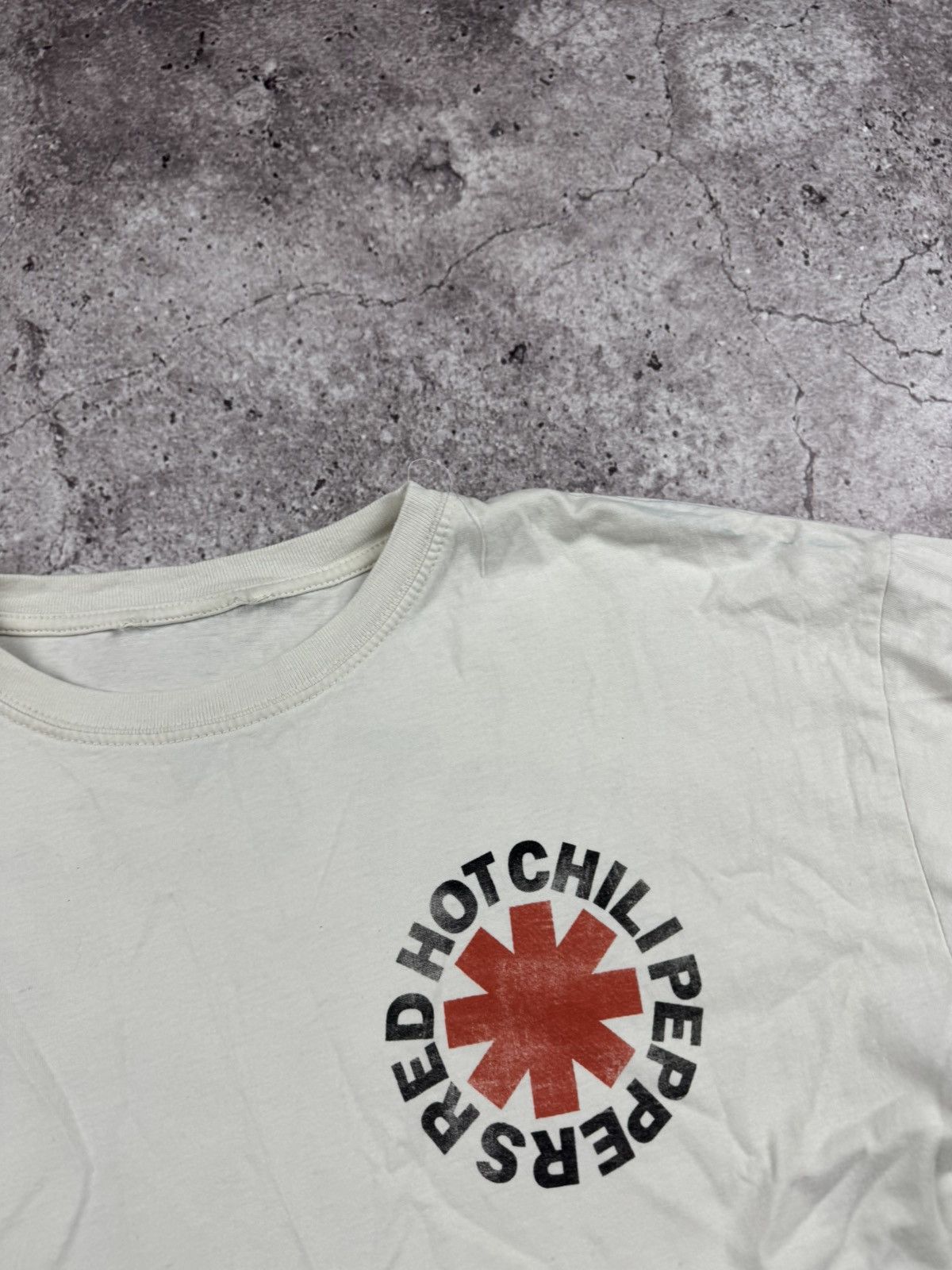 Band Tees vintage RED Hot Chili PEPERS T-shirt Concert retro 90s Size US S / EU 44-46 / 1 - 5 Thumbnail