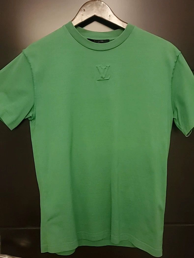 Louis Vuitton Louis Vuitton Green embossed T-shirt logo short sleeve 2501 Size US S / EU 44-46 / 1 - 1 Thumbnail