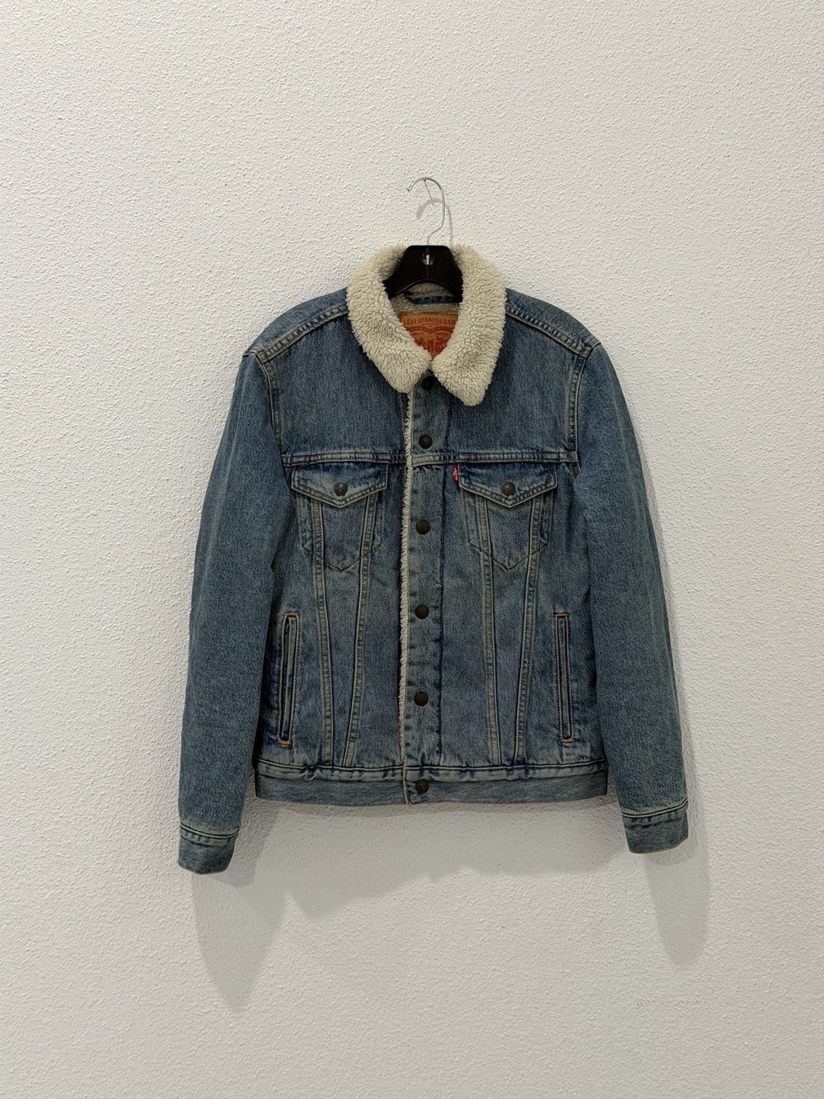 Levi's Levi’s Sherpa Trucker Denim Jacket Size Small Vintage Wash Size US S / EU 44-46 / 1 - 1 Thumbnail