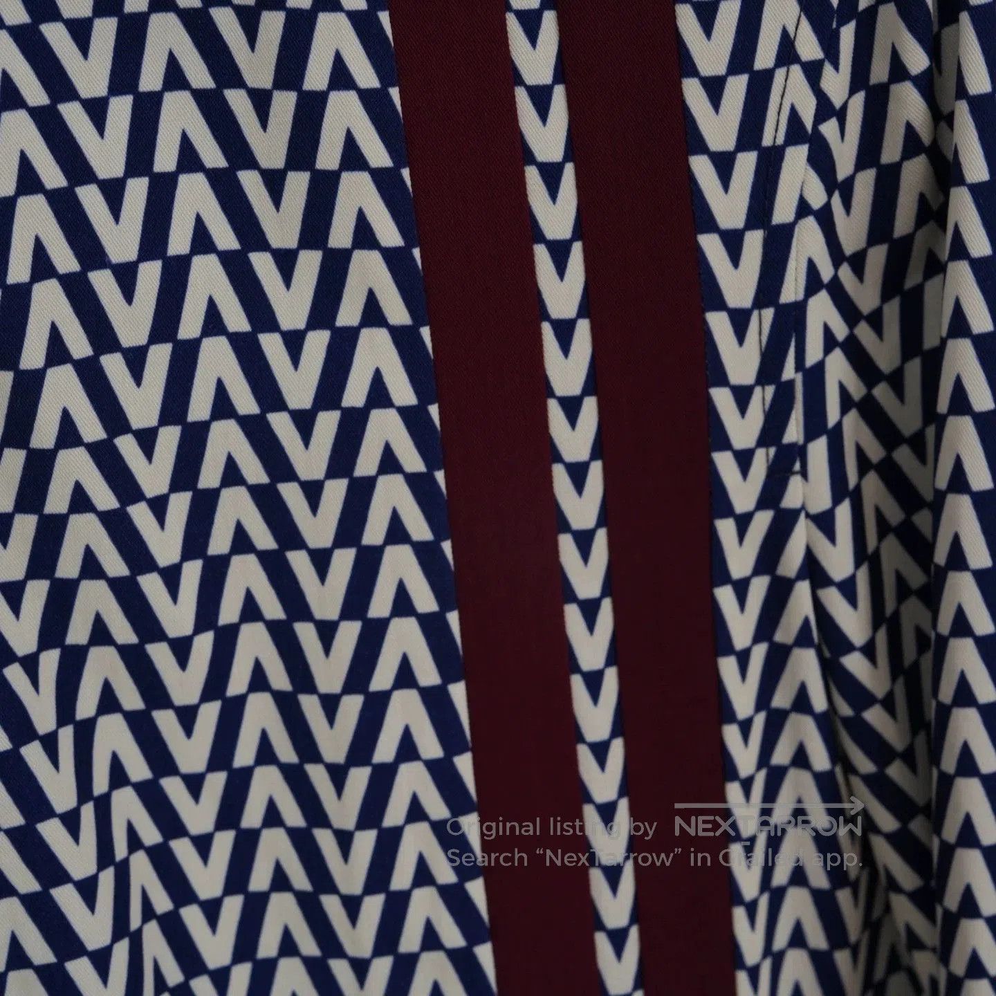 Valentino Valentino V Logo Print Jacket. Size US XS / EU 42 / 0 - 5 Thumbnail