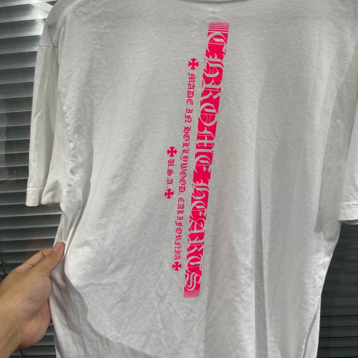 Chrome Hearts Chrome Hearts Pink Pocket Scroll Sanskrit Logo SS Tee L New Size US L / EU 52-54 / 3 - 6 Thumbnail