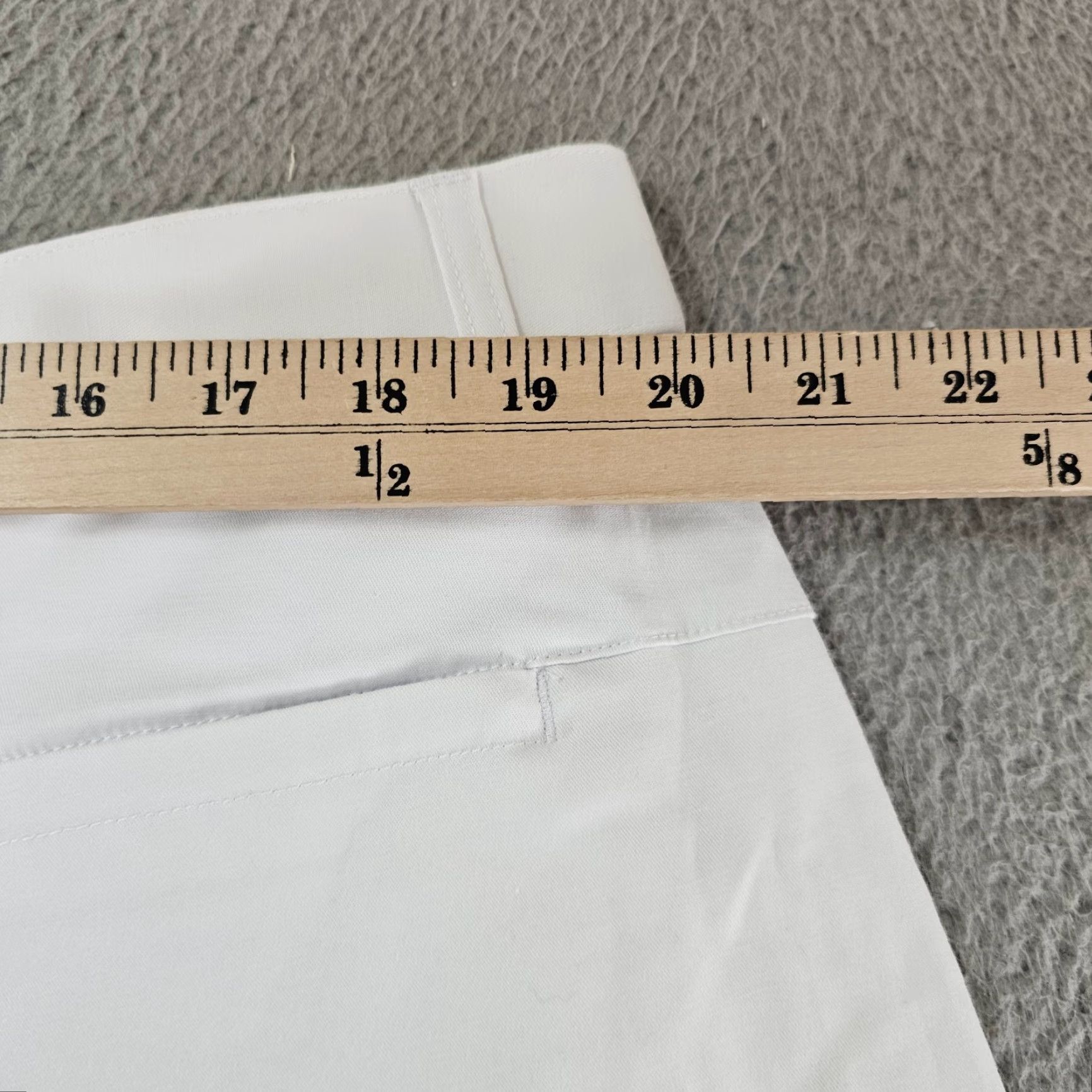 Fabletics Fabletics Mens 42 White Classic Fit Chino Shorts Casual NWT Zip Pocket 8in Inseam Size US 42 / EU 58 - 7 Thumbnail