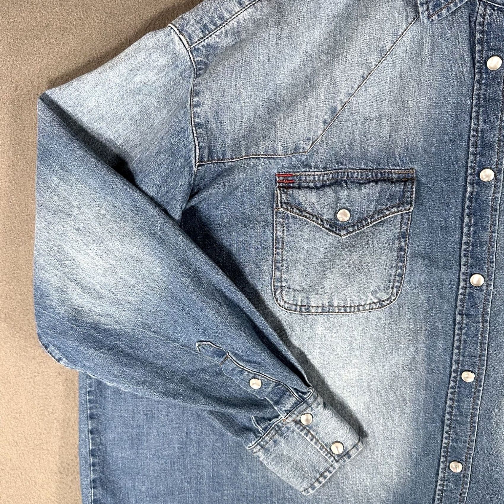Urban Outfitters BDG Urban Outfitters Denim Shirt Womens Small Plus Blue Pearl Snap Western Faded Size S / US 4 / IT 40 - 7 Thumbnail