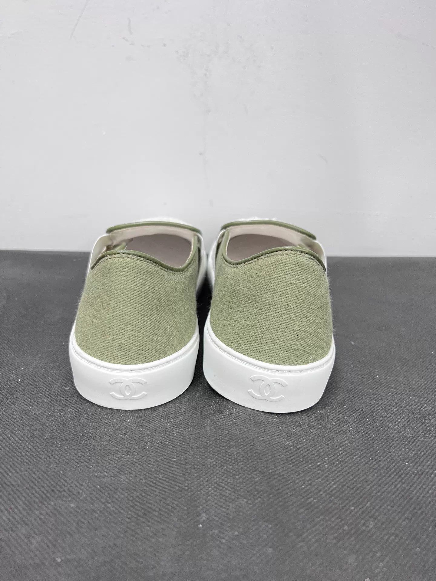 Chanel Chanel Women's Colorblock Fabric Slip-On Sneaker 38.5 Size US 8 / IT 38 - 3 Thumbnail