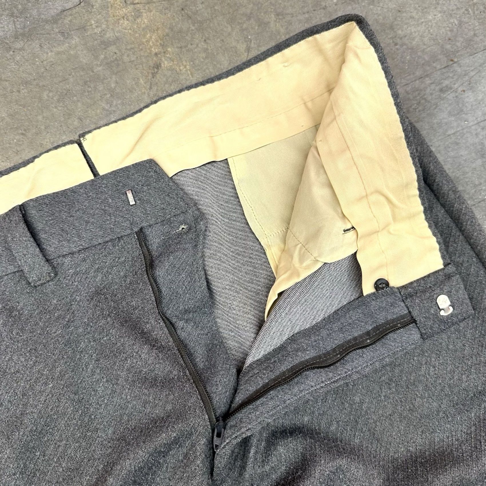 Vintage VINTAGE Montgomery Ward Polyester No Iron Western Slacks Pants 38 x 29 Gray 1960s 1970s Mens Regular Pleated Look Hippy Size US 38 / EU 54 - 4 Thumbnail