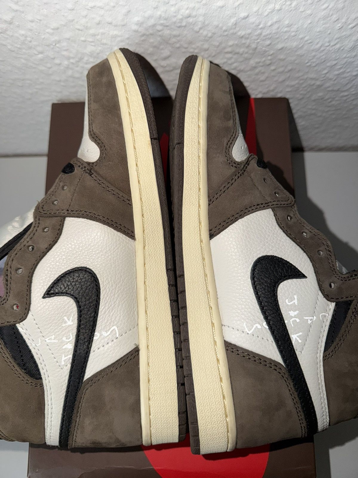 Jordan Brand × Travis Scott Jordan 1 High x Travis Scott mocha Size US 7.5 / EU 40-41 - 11 Thumbnail
