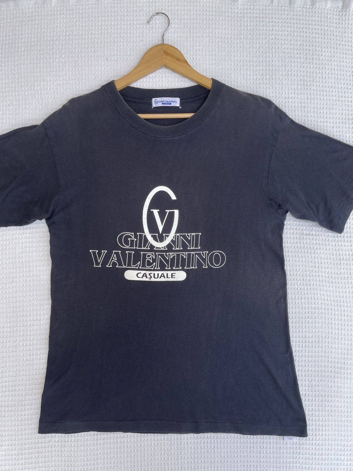 Gianni Valentino × Valentino × Vintage Last Drop🔥Rare🔥Vintage 90s Gianni Valentino Big Logo T-Shirt Size US L / EU 52-54 / 3 - 9 Thumbnail