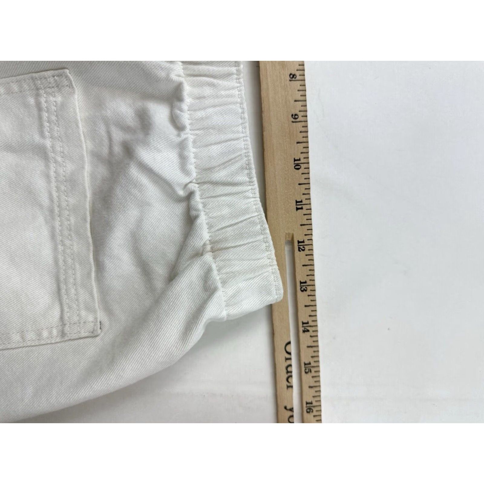Vintage O’Neill Bermuda Shorts Women’s M White Elastic Waist Pull On Patch Pocket Twill Cotton Flat Front Casual Travel Regular 2.0 Inseam Size 32" / US 10 / IT 46 - 8 Thumbnail