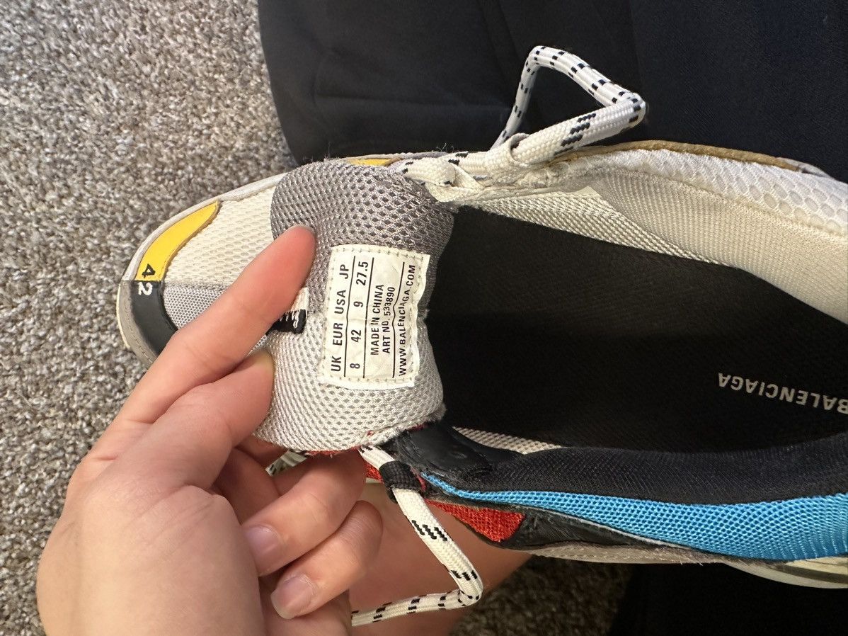 Balenciaga triple s etiquette best sale