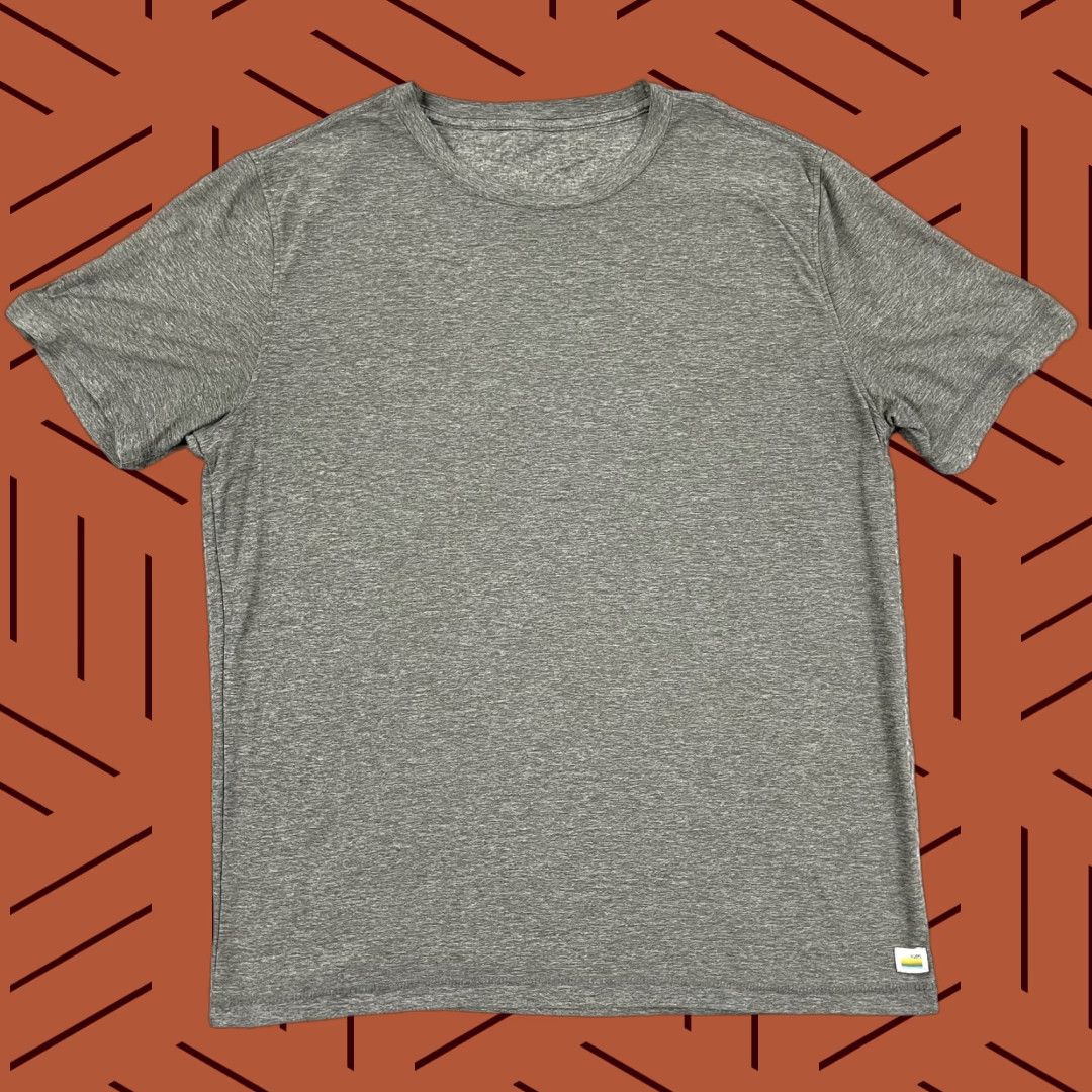 Vuori Vuori Strato Tech Shirt Mens Large Gray Performance Active Fitness Gym Short Sleeve Logo Vintage: No Size US L / EU 52-54 / 3 - 1 Thumbnail