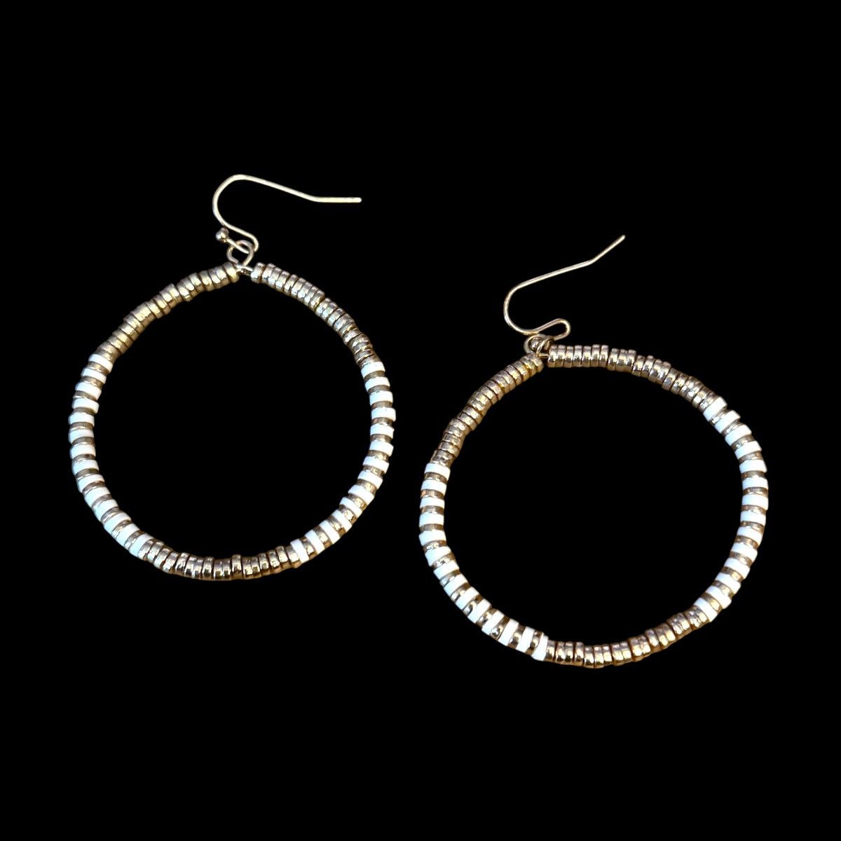 Other Gold and white beaded circle hoop earrings Size ONE SIZE - 1 Thumbnail