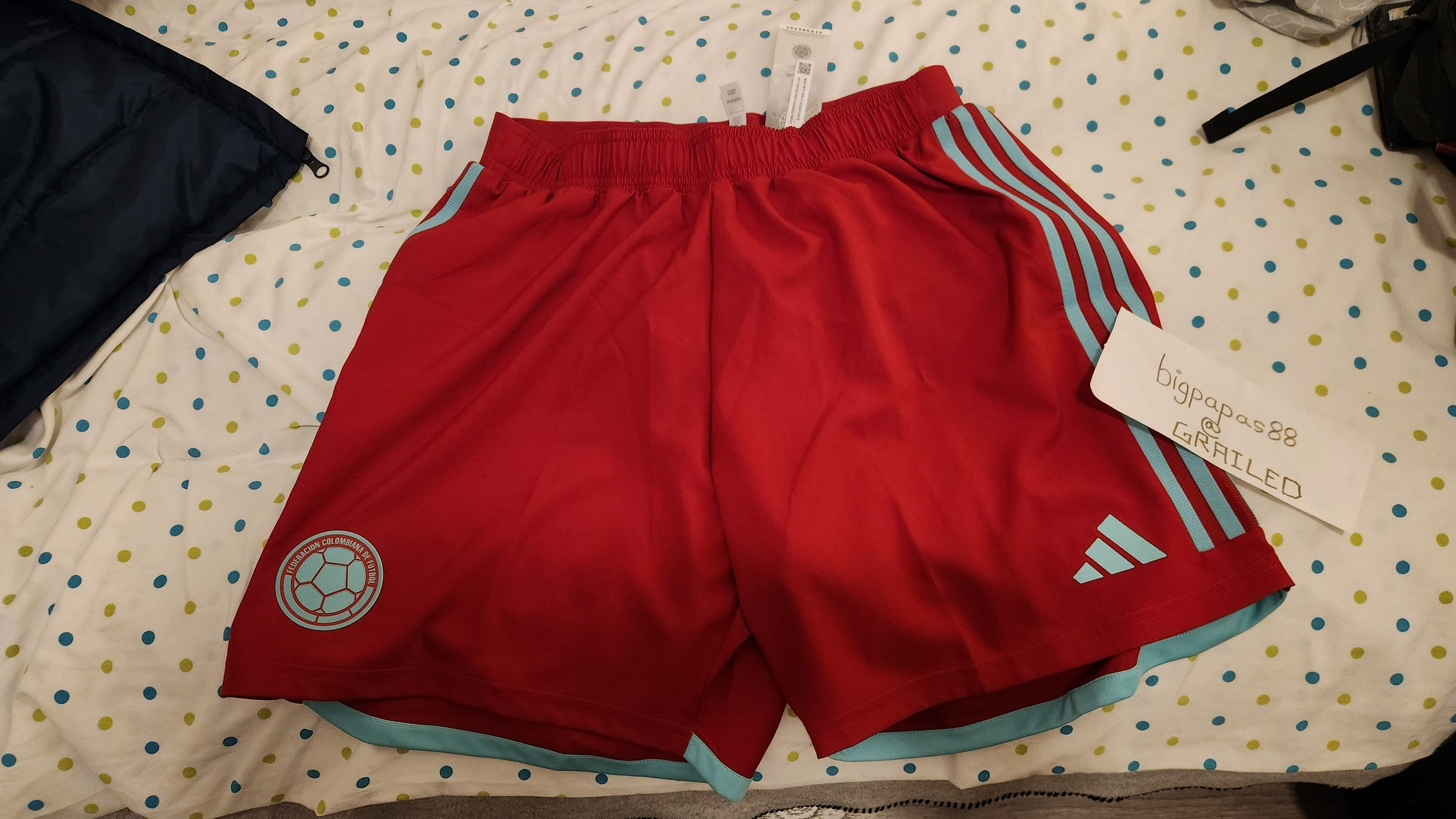 Adidas Player Issue Shorts - Colombia national team alternate Size US 34 / EU 50 - 1 Thumbnail