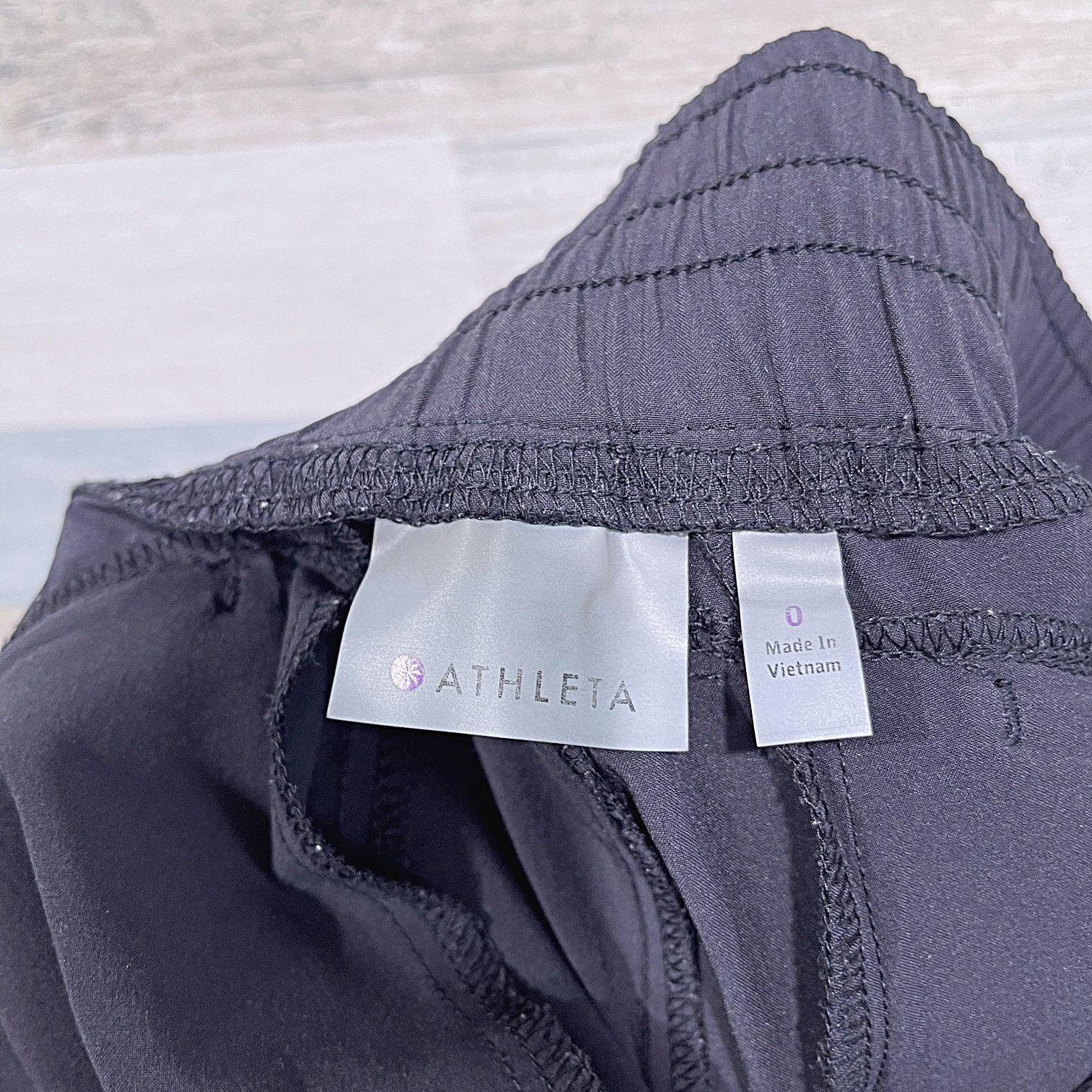 Athleta Athleta La Viva Capri Pants Black Low Rise Performance Gym 0 Size 25" / US 0 / IT 36 - 5 Thumbnail