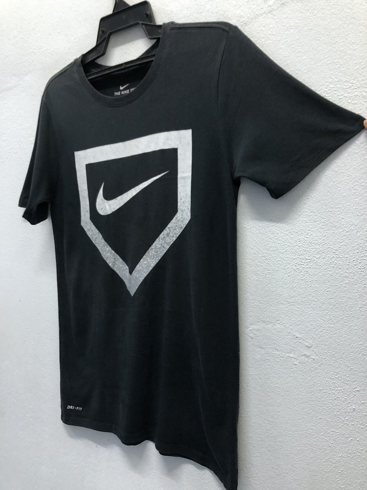 Nike Vintage The Nike Tee Nike Dri-Fit T-Shirt Size US S / EU 44-46 / 1 - 6 Thumbnail