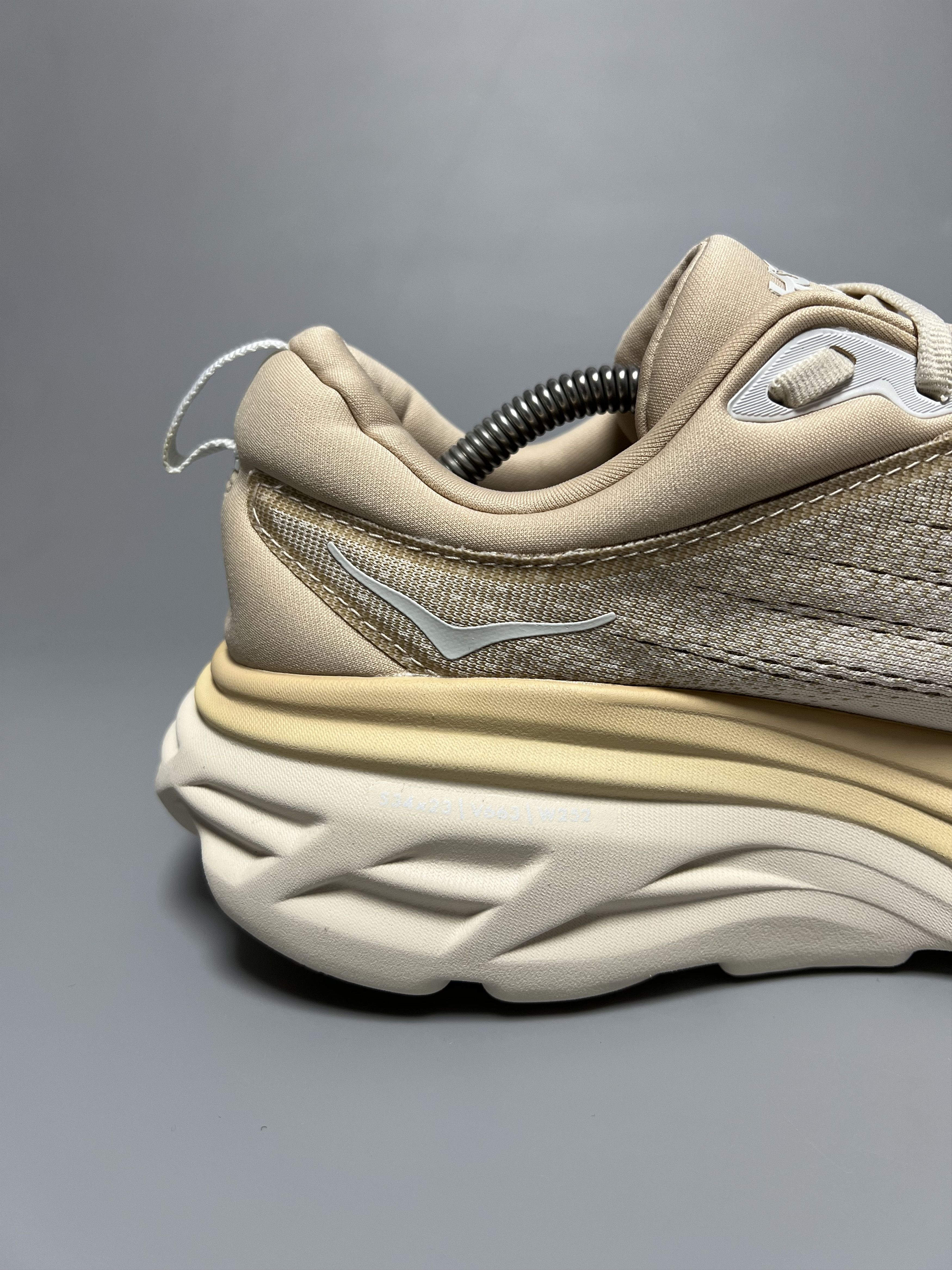 Hoka 10.5B Hoka One One Bondi 8 Running Shoes Walking Training Size US 10.5 / IT 40.5 - 6 Thumbnail