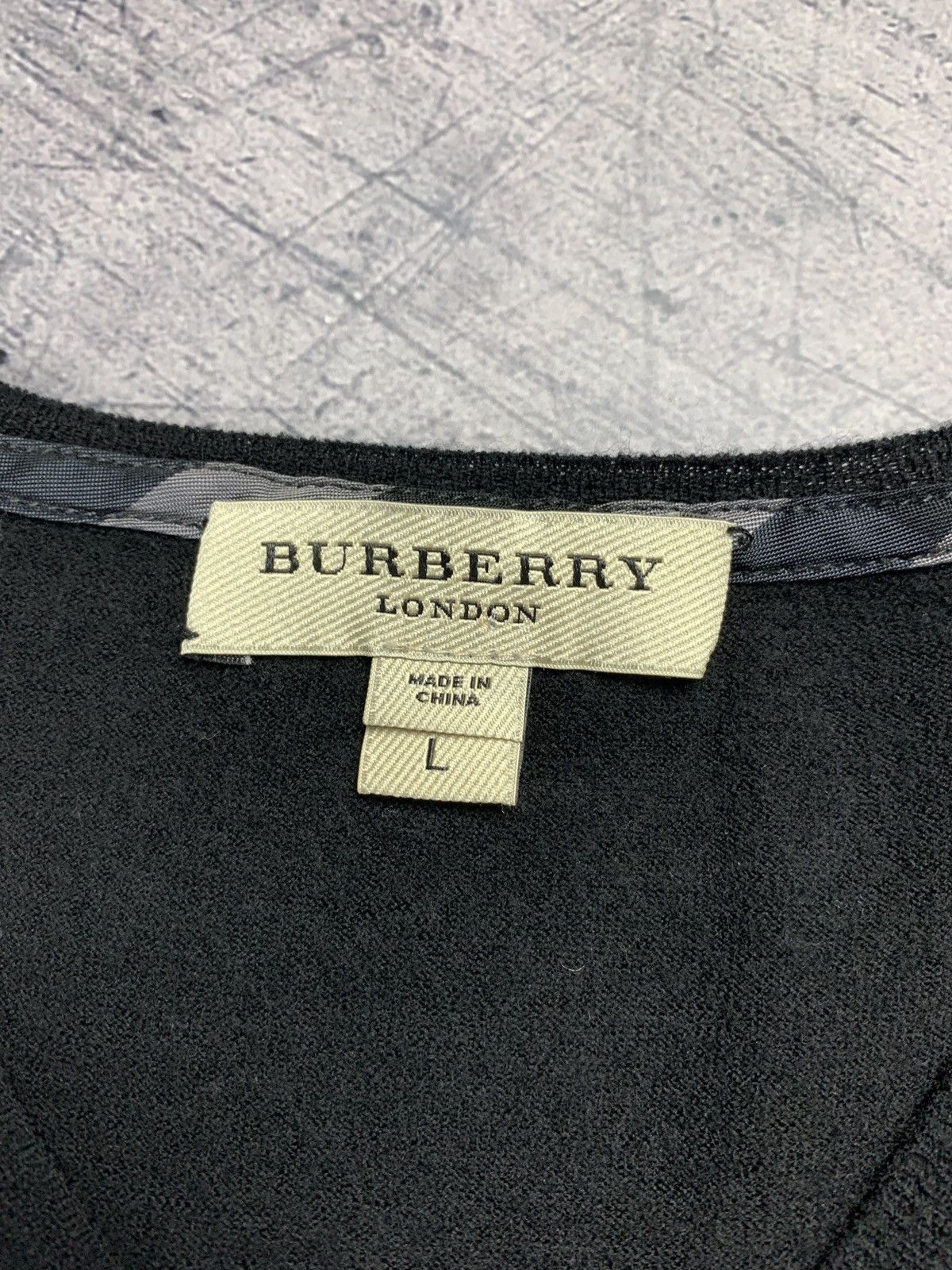 Burberry Burberry London Wool Sweater V-Neck Designer Size US L / EU 52-54 / 3 - 5 Thumbnail