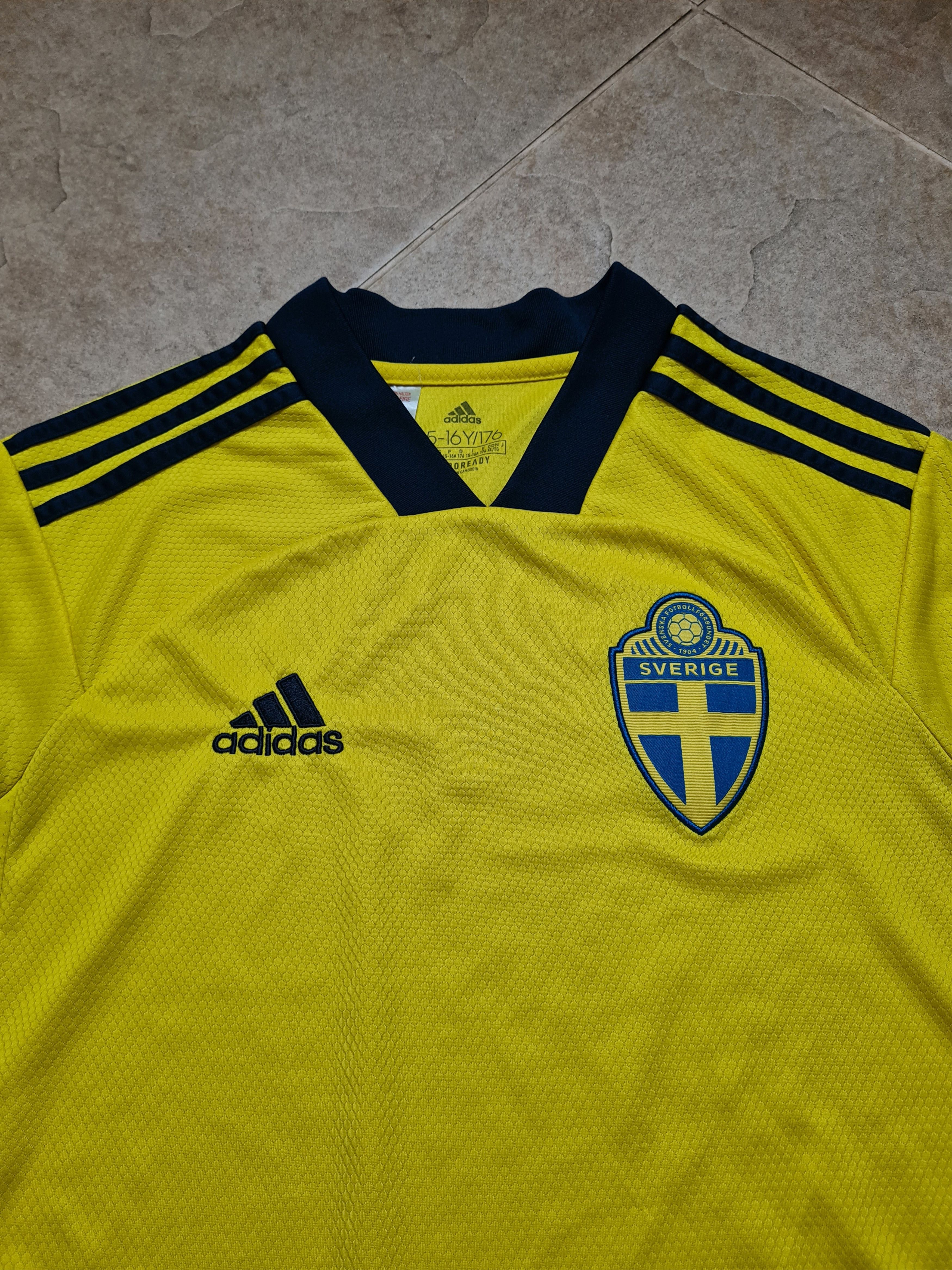 Adidas Sweden 2020-2021 Home Football Adidas Shirt Camiseta FH7613 Size US S / EU 44-46 / 1 - 21 Thumbnail