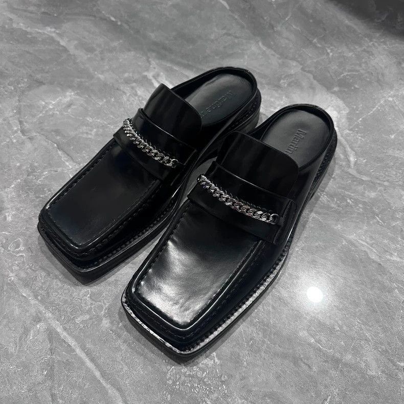 Martine Rose Martine Rose Silver chain shiny leather square head slippe Size US 7.5 / IT 37.5 - 2 Thumbnail