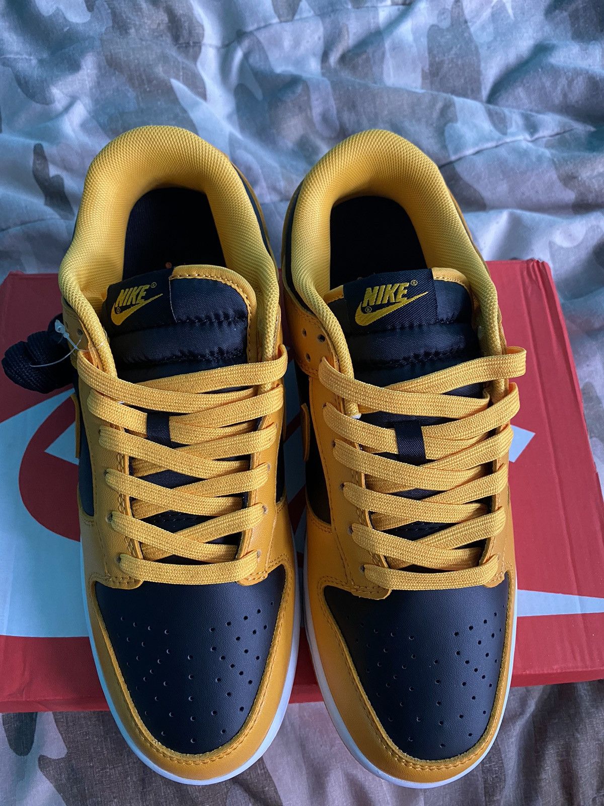 Nike Nike Black And Yellow Dunk Low Size US 9 / EU 42 - 2 Thumbnail