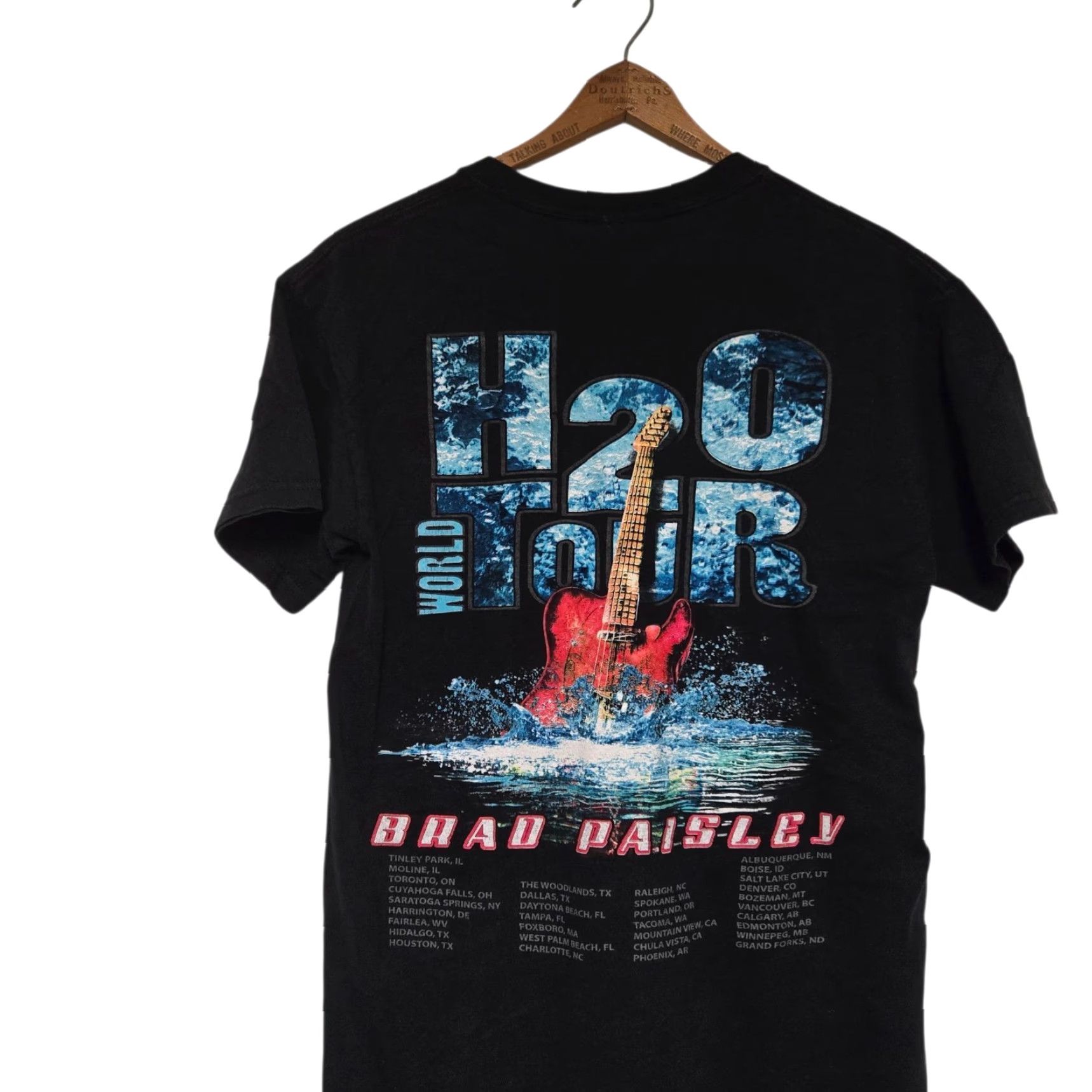 Gildan Brad Paisley H2O World Tour T-Shirt Small Concert Black Men Music Shirt 2010 Guitar Country Size US S / EU 44-46 / 1 - 6 Thumbnail