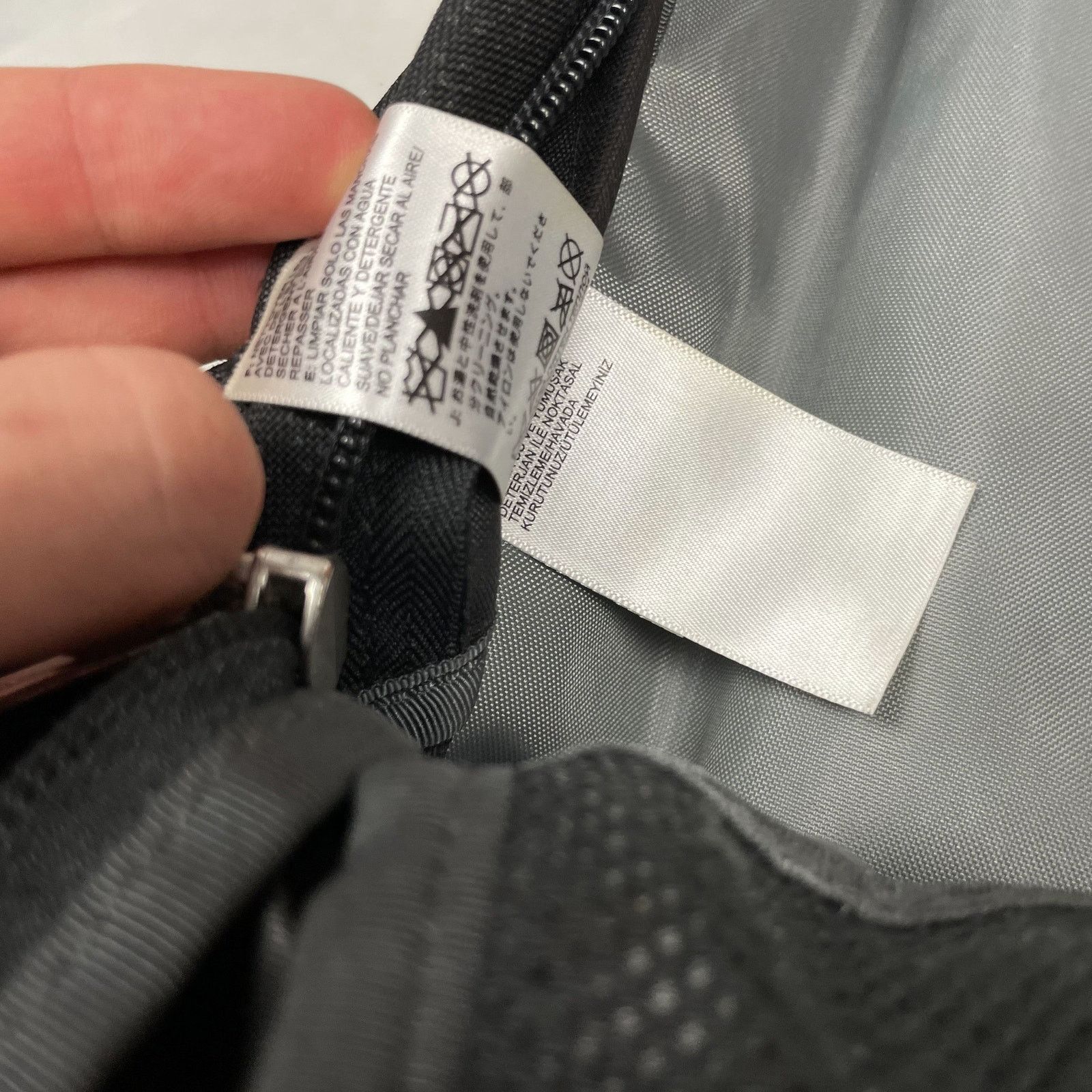 The North Face The North Face Rodey Men's Black Classic Bungee Backpack Bag Size ONE SIZE - 11 Thumbnail