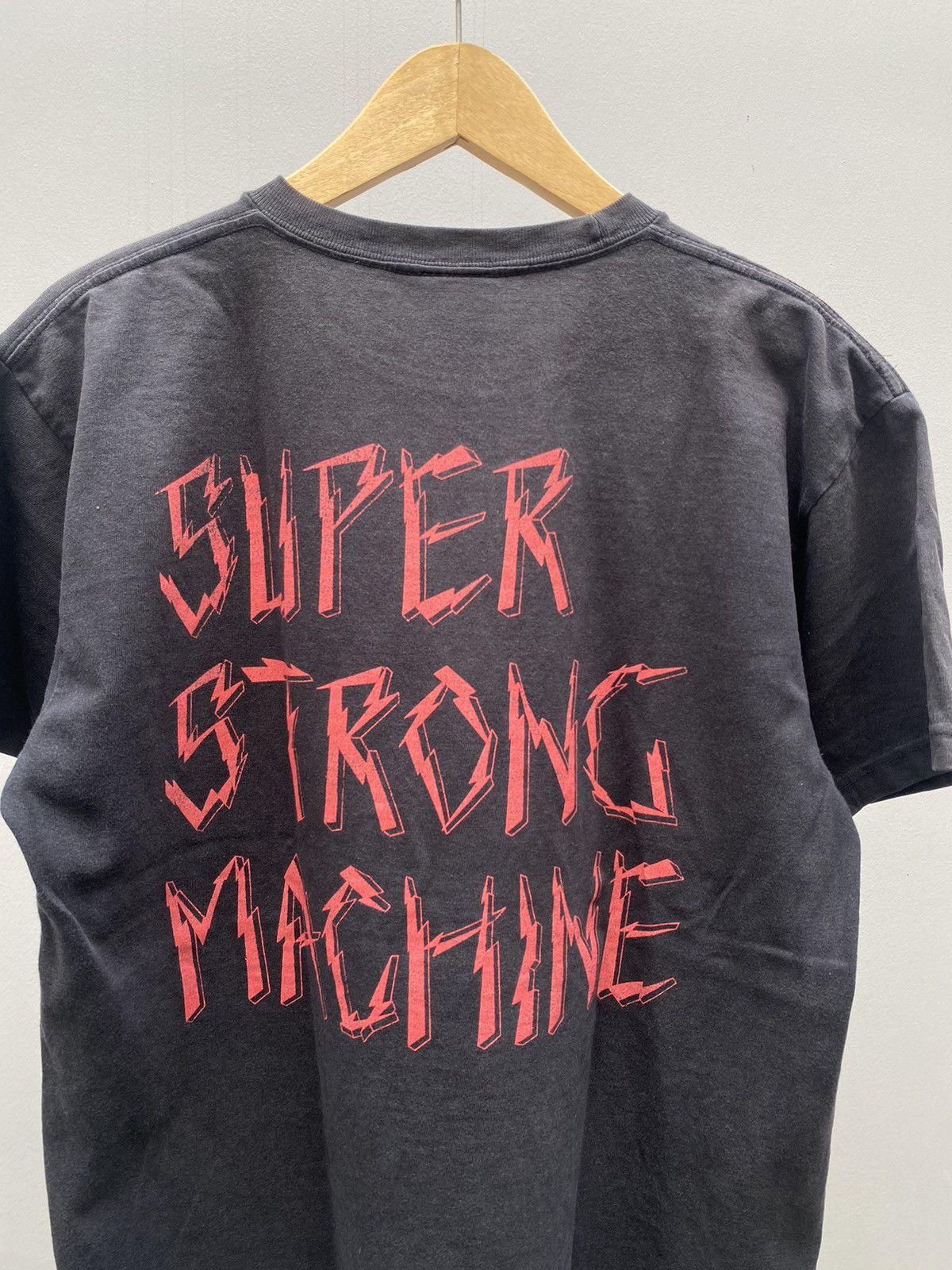 Vintage Super Strong Machine T Shirt Sun Faded Distressed Size US L / EU 52-54 / 3 - 4 Thumbnail