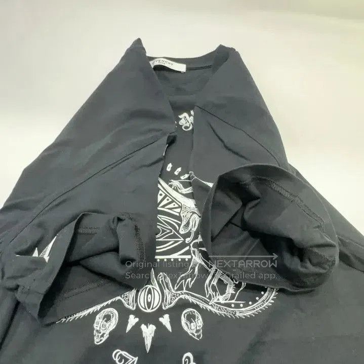 Givenchy Givenchy Round Neck Printed Short Sleeve T-Shirt. Size US M / EU 48-50 / 2 - 6 Thumbnail