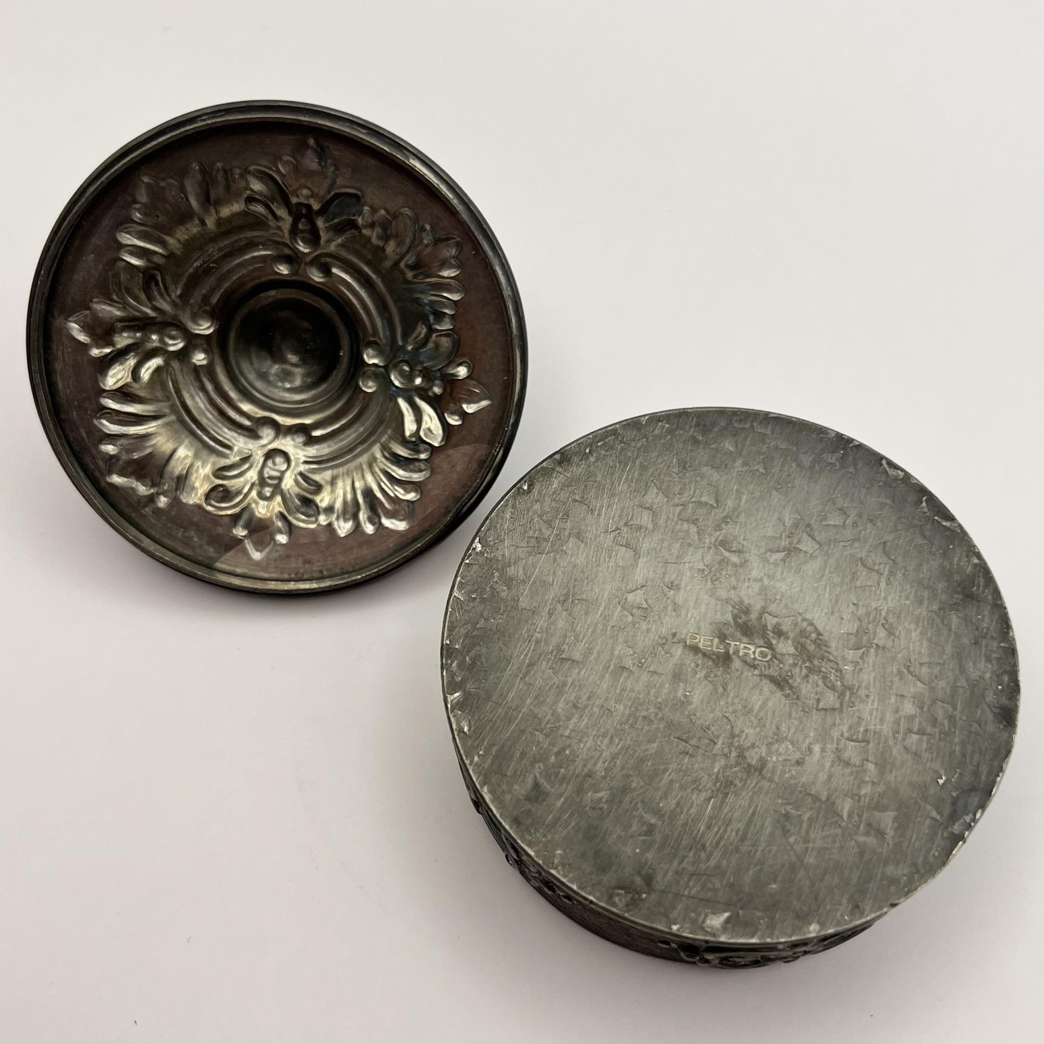 Vintage Vintage Collectible Pewter Trinket Jewelry Figure Box Size ONE SIZE - 6 Thumbnail