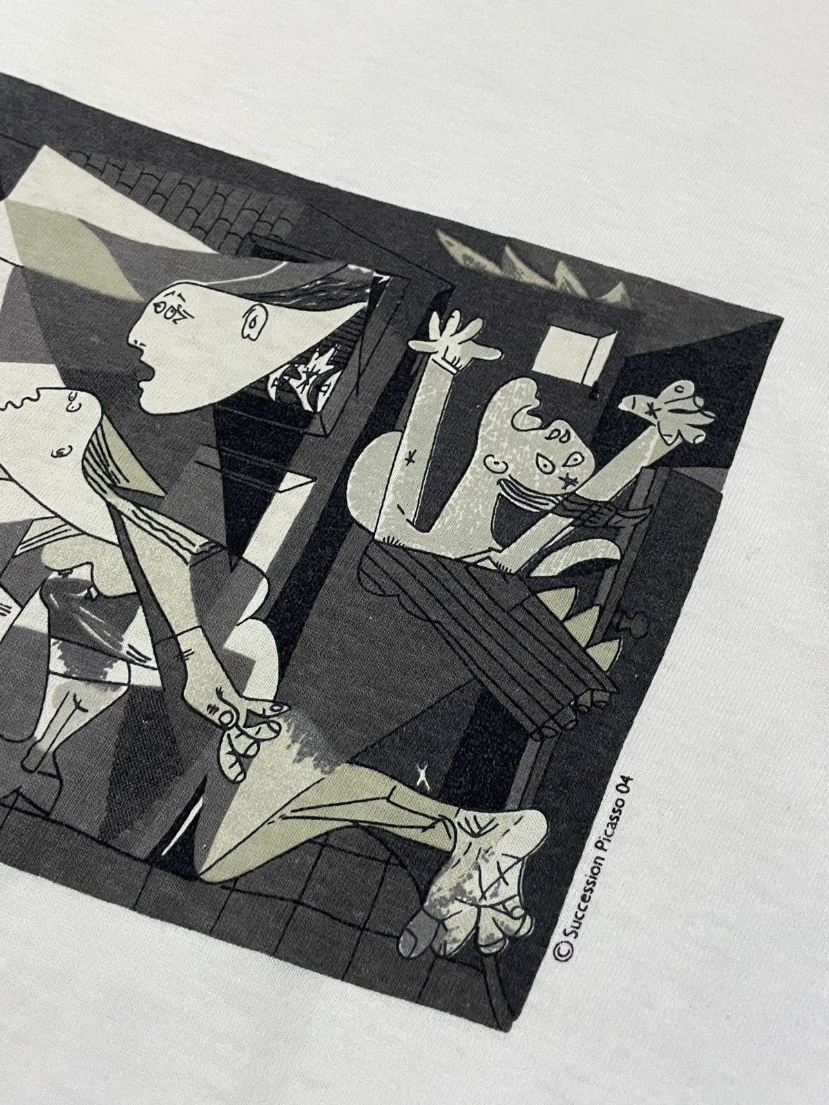 Vintage Vintage 90s Pablo picasso Guernica 1937 Painting Art Tshirt Size US M / EU 48-50 / 2 - 6 Thumbnail