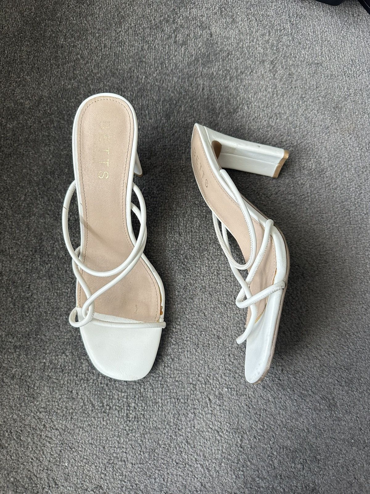 Other NOVO White Heels Size US 9 / IT 39 - 1 Thumbnail