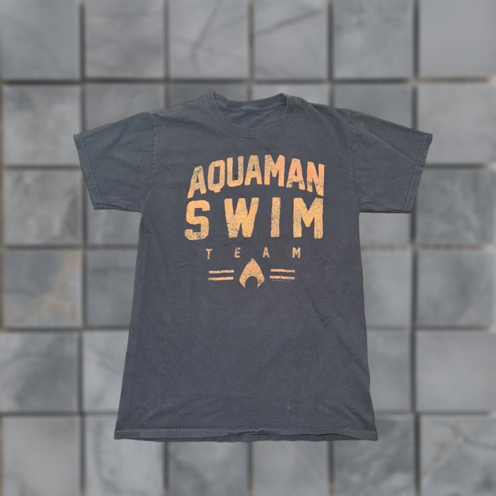 Swims VINTAGE Aquaman Swim Team T-Shirt Grey Small 17x25 DC Comics Size US S / EU 44-46 / 1 - 1 Thumbnail