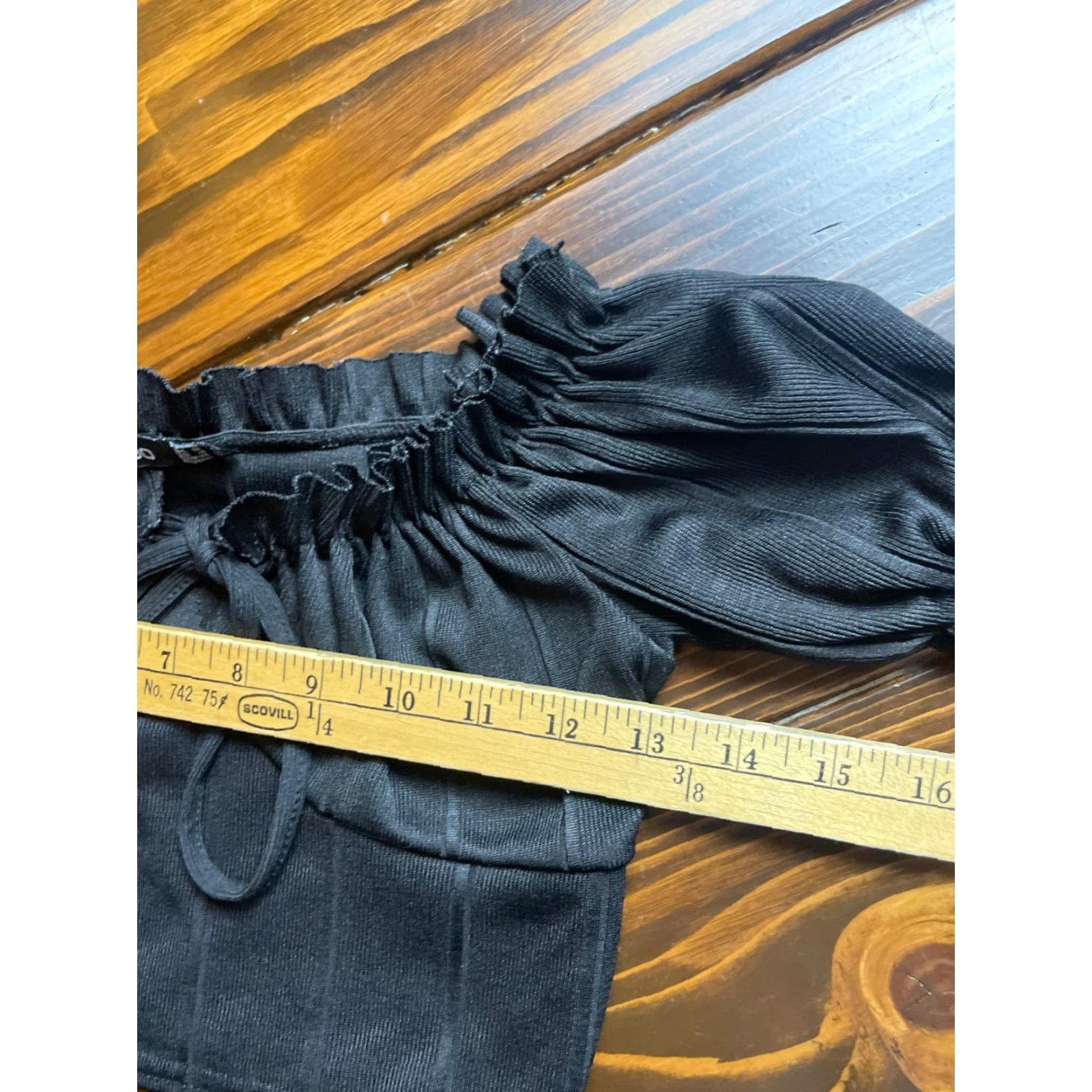 Boohoo Boohoo Shirt Womens Size 4 Black Cropped Off Shoulder Short Sleeve T-Shirt Modern Cropped Size S / US 4 / IT 40 - 4 Thumbnail