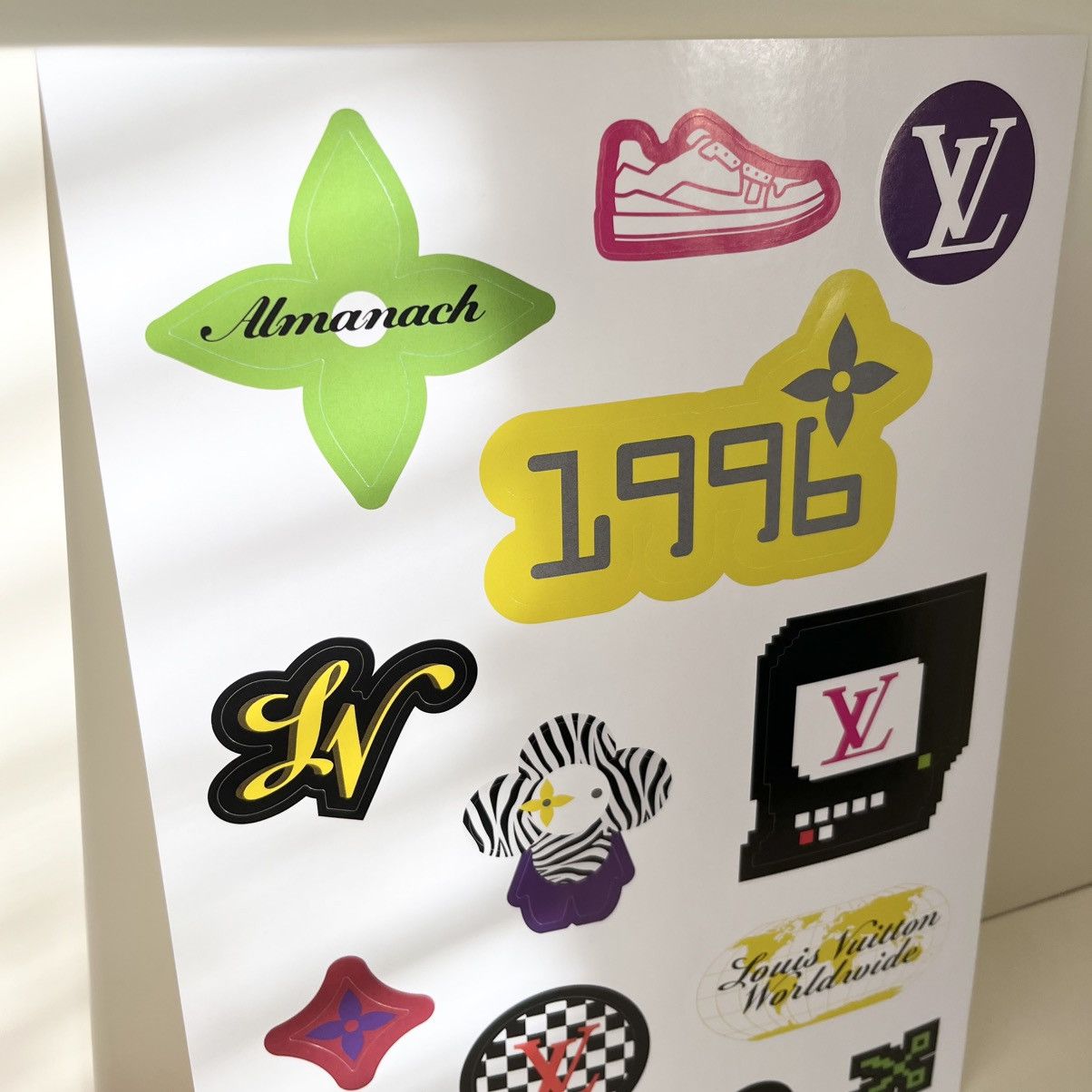 Louis Vuitton Louis Vuitton large sticker sheet Size ONE SIZE - 9 Thumbnail