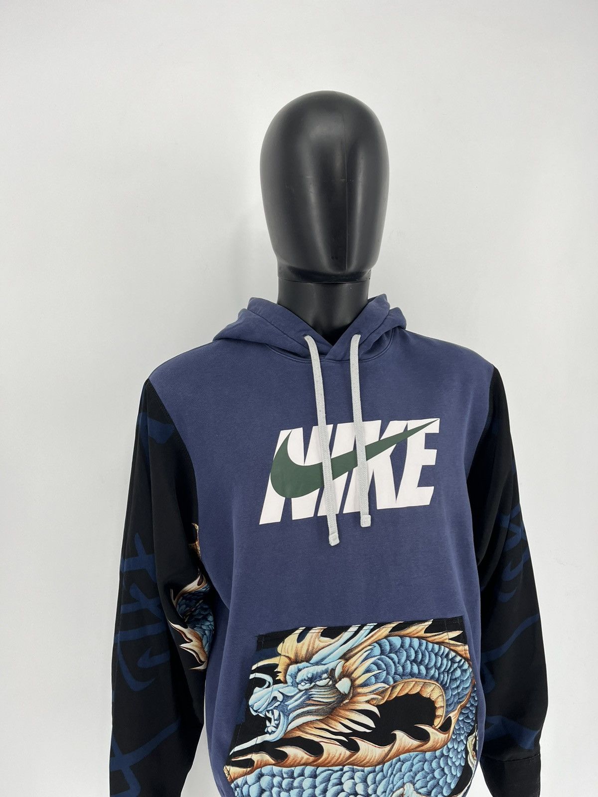 Nike Nike Hoodie with Large Center Logo and 90s Japanese Dragon Size US M / EU 48-50 / 2 - 3 Thumbnail