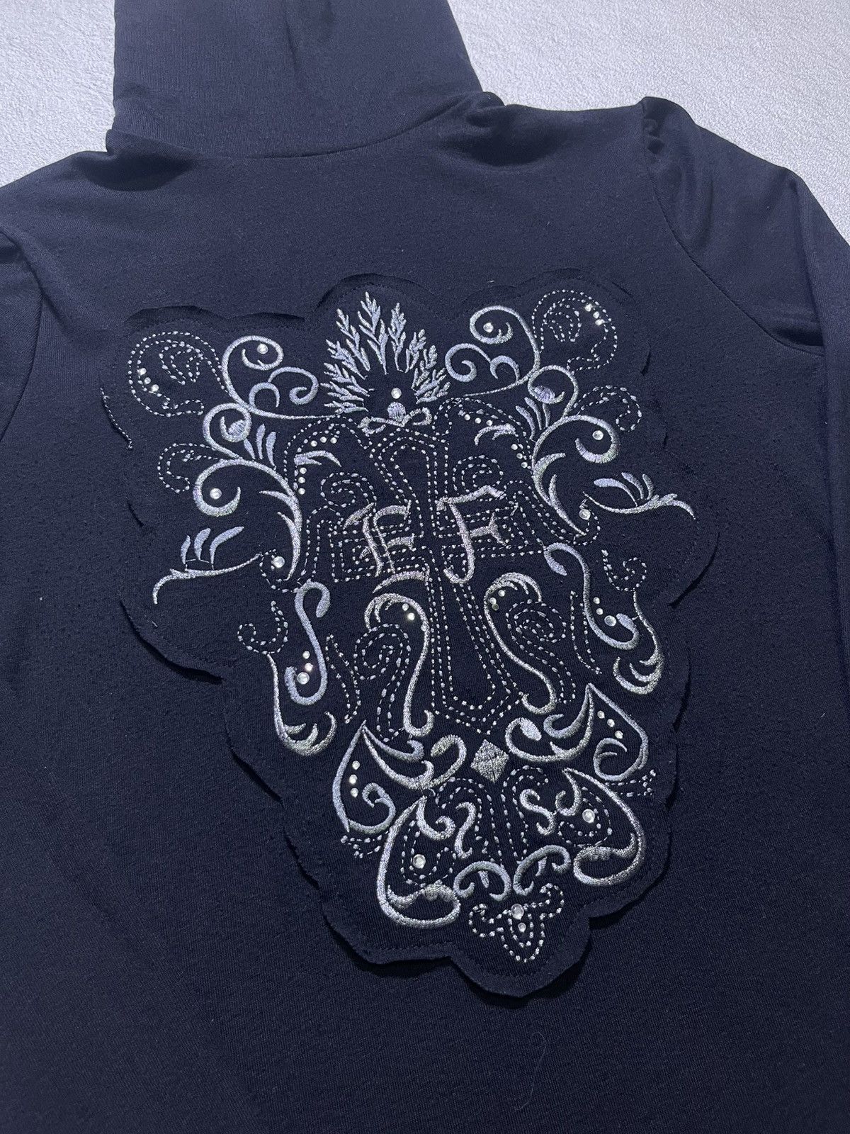 Japanese Brand Y2K long sleeve t-shirt with large embroidery motif Size US S / EU 44-46 / 1 - 3 Thumbnail