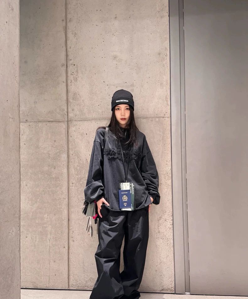 Balenciaga Balenciaga Black patch velvet long sleeves Size US M / EU 48-50 / 2 - 9 Thumbnail